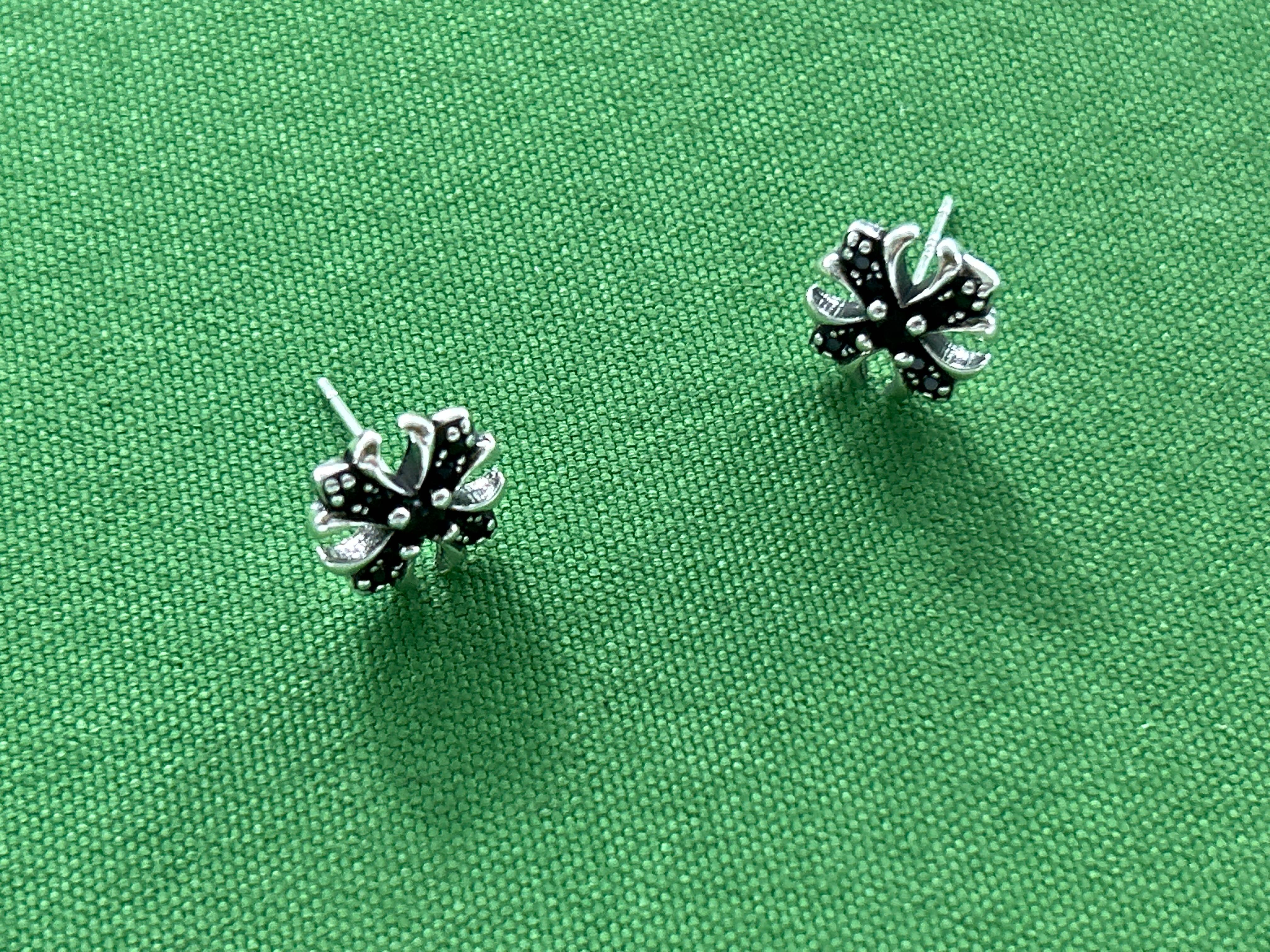 Foto QC 4 de Chrome Hearts Cross Earrings Silver Pink