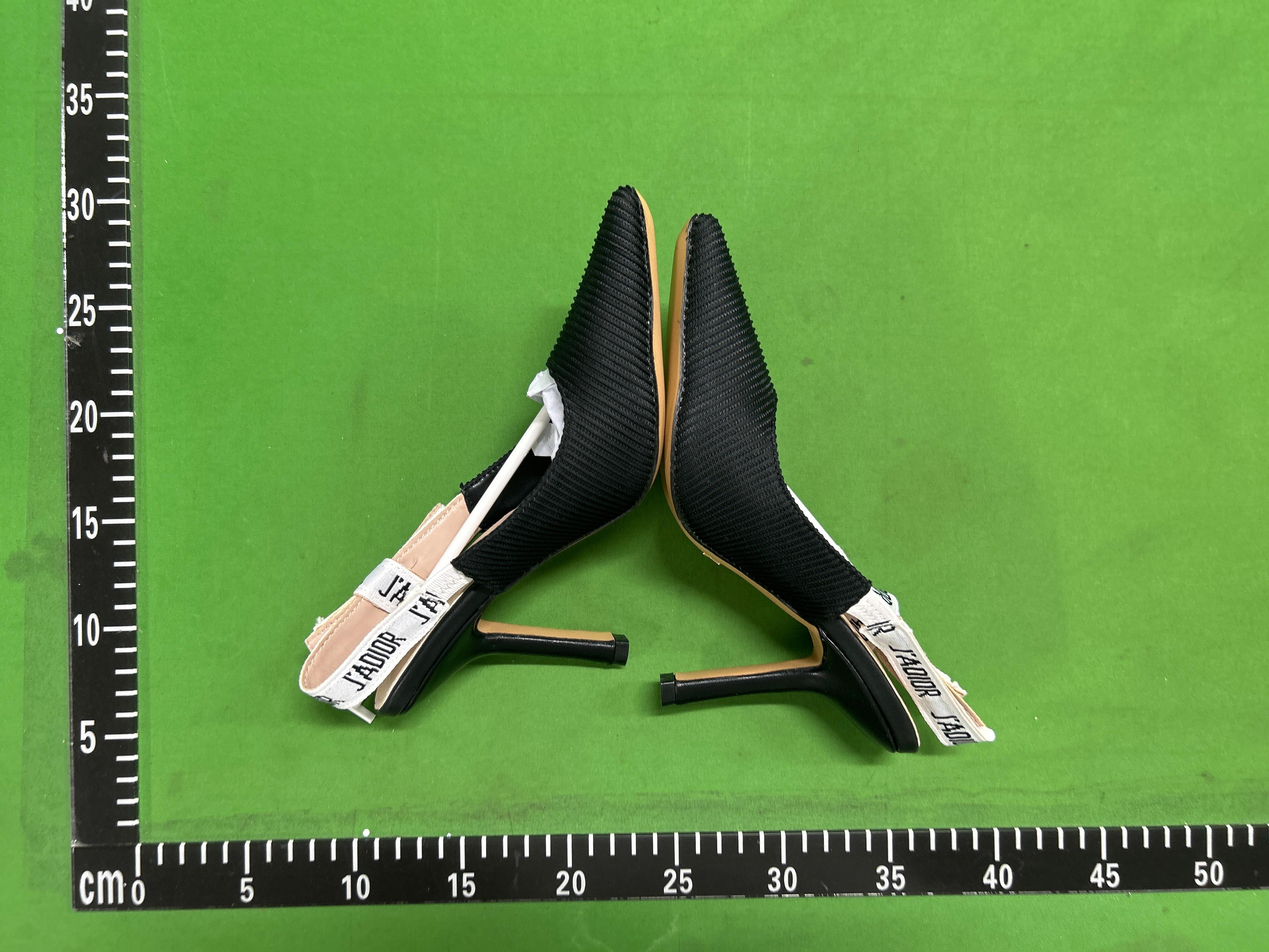 Foto QC 5 de Saint Laurent Opyum Patent Leather Sandals Black YSL Logo Heel Red
