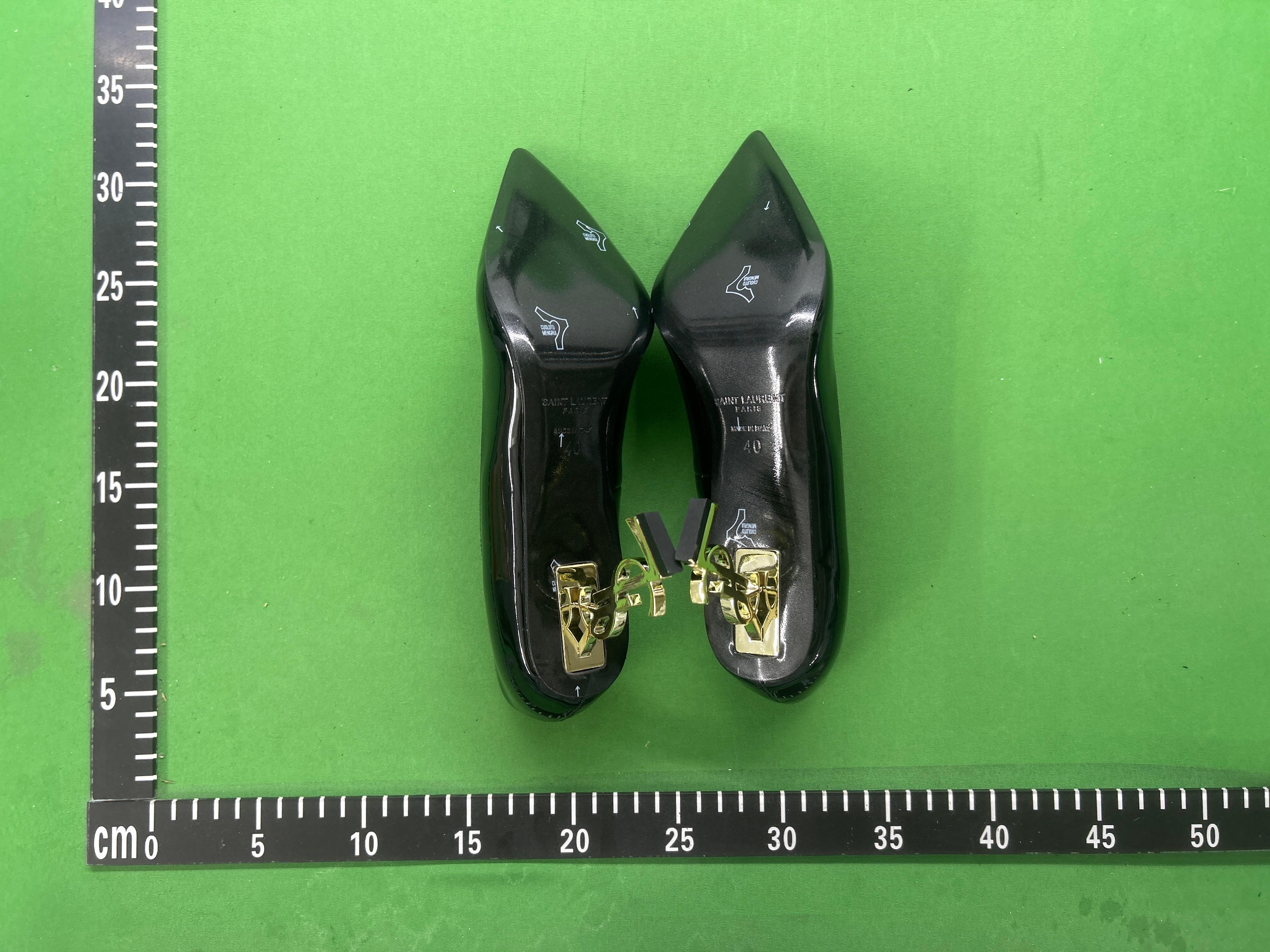 Foto QC 8 de Saint Laurent Opyum Patent Leather Sandals Gold-Tone YSL Heel Black