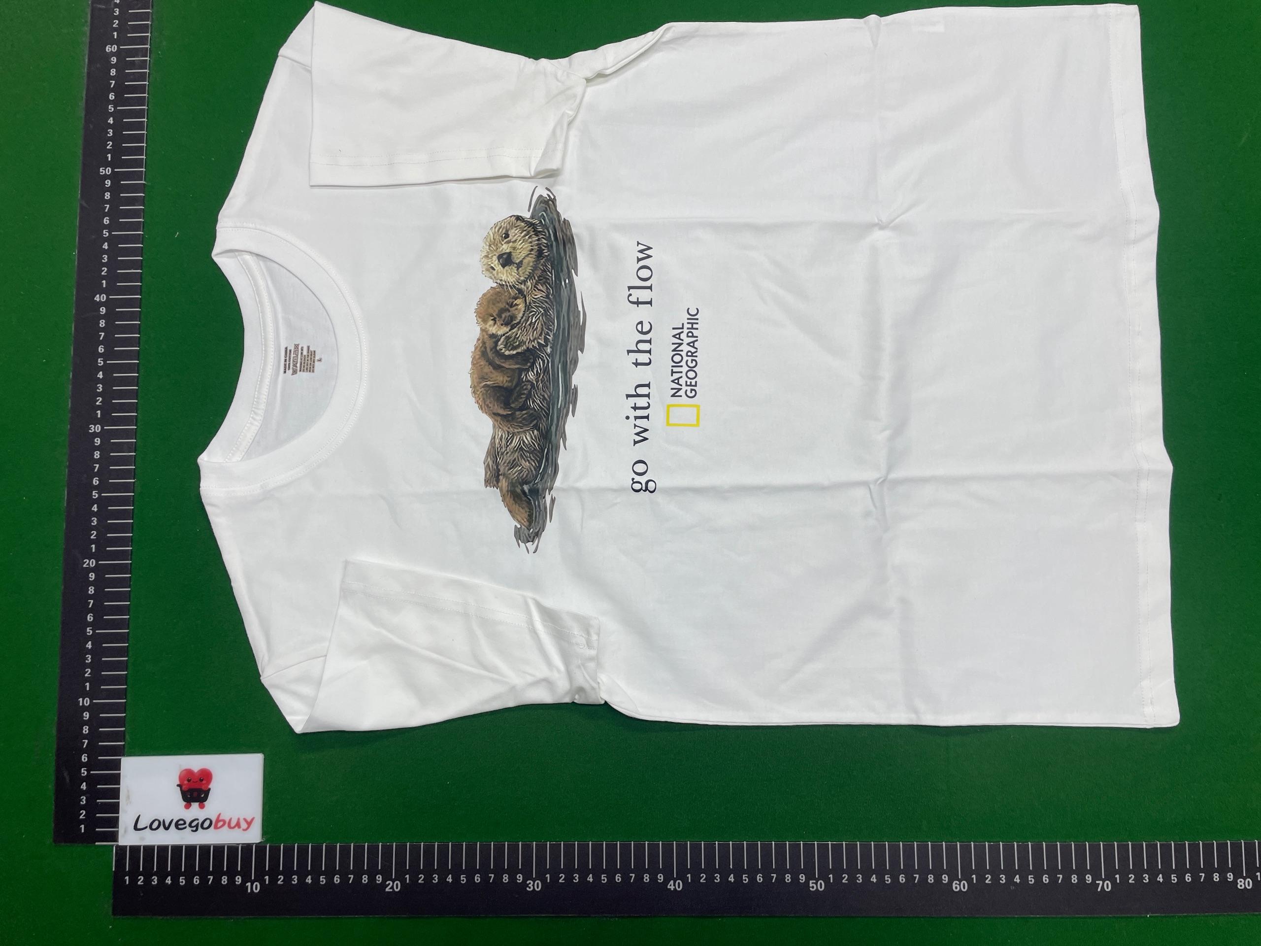 Foto QC 2 de Other National Geographic Go With The Flow T-shirt Otter Graphic White