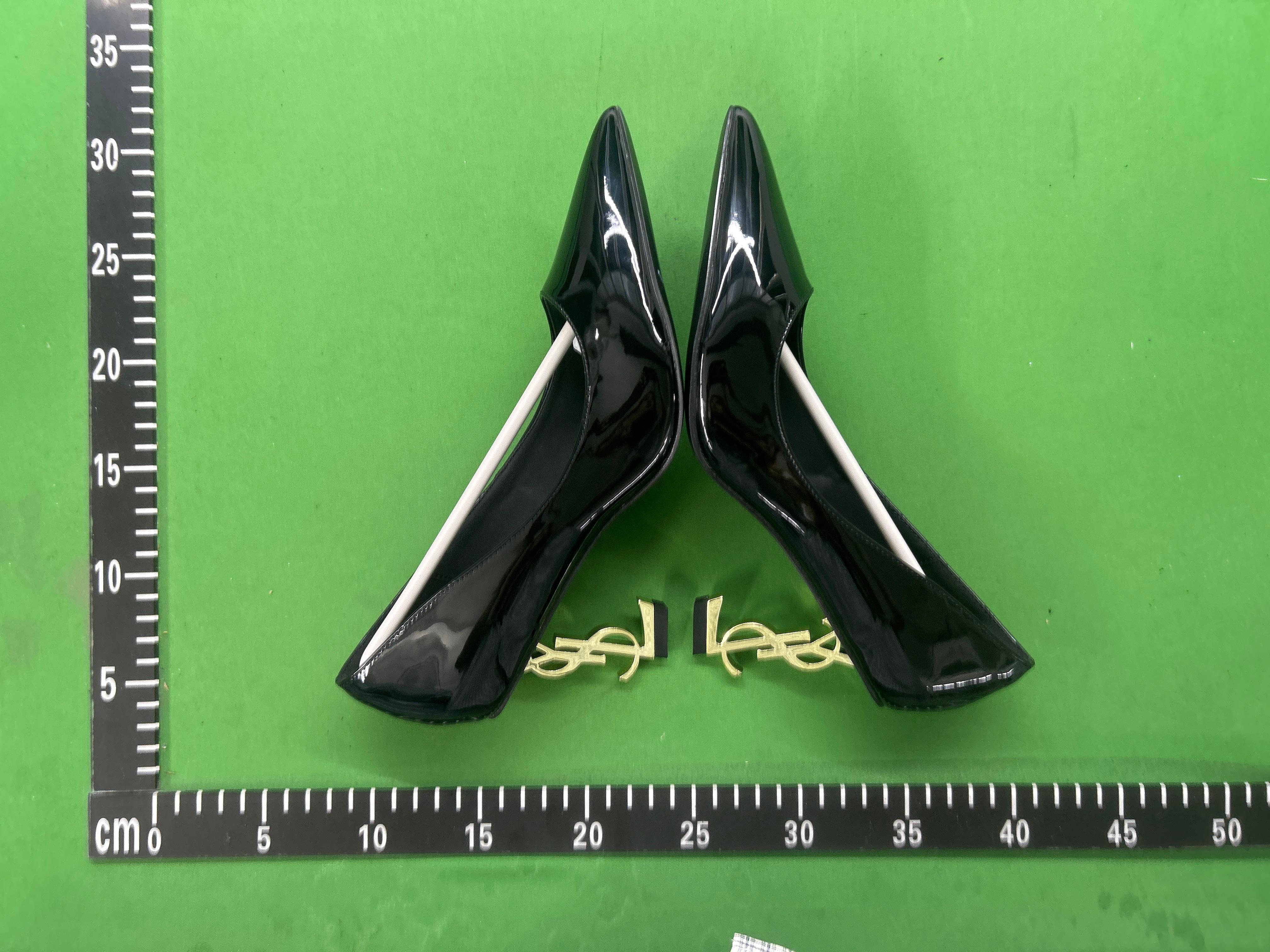 Foto QC 6 de Saint Laurent Opyum Patent Leather Sandals Gold-Tone YSL Heel Black