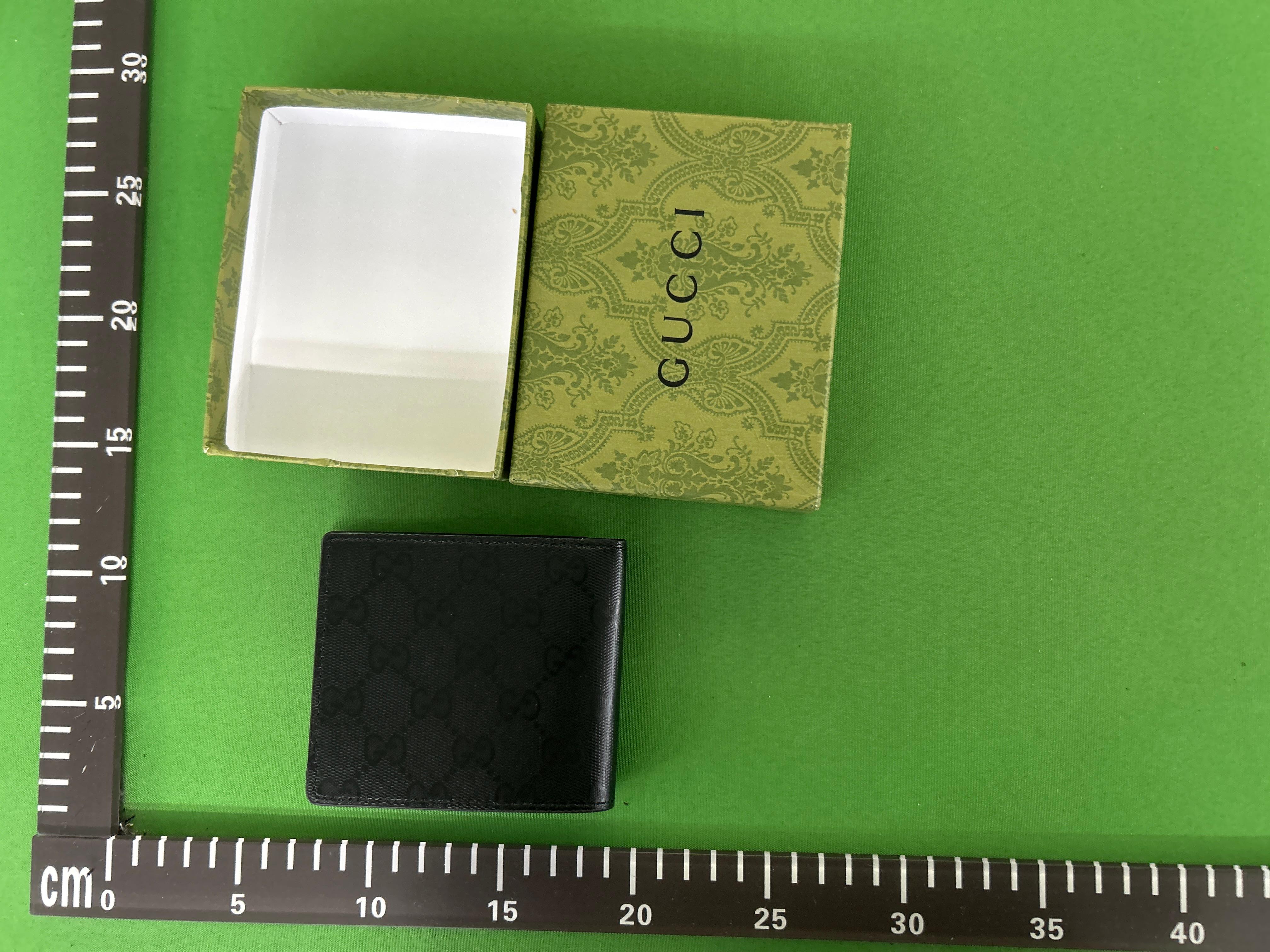 Foto QC 1 de Gucci Animal Print Wallet GG Supreme Beige
