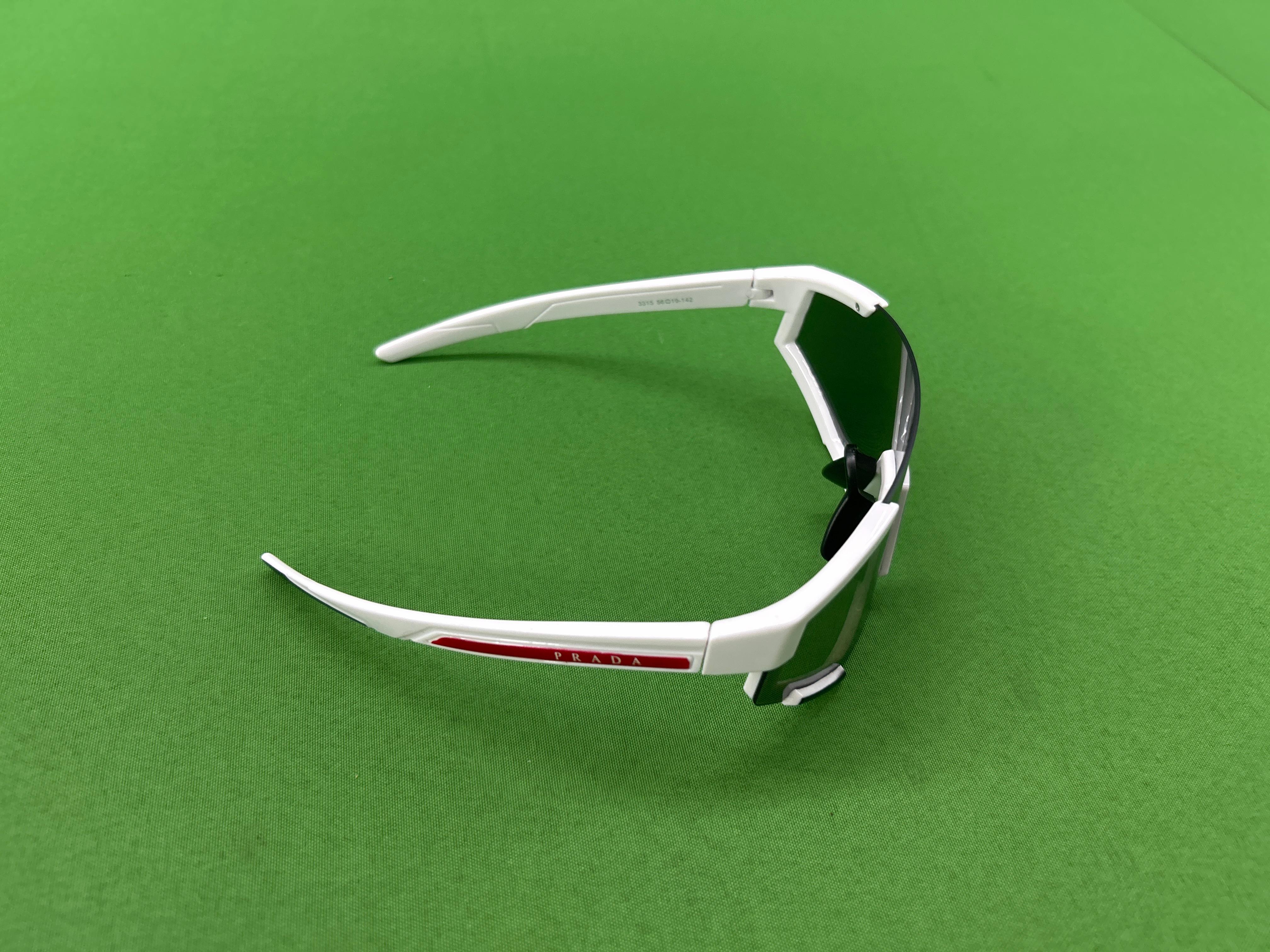 Foto QC 2 de Prada Shield-Frame Acetate Sunglasses White Grey (3153)