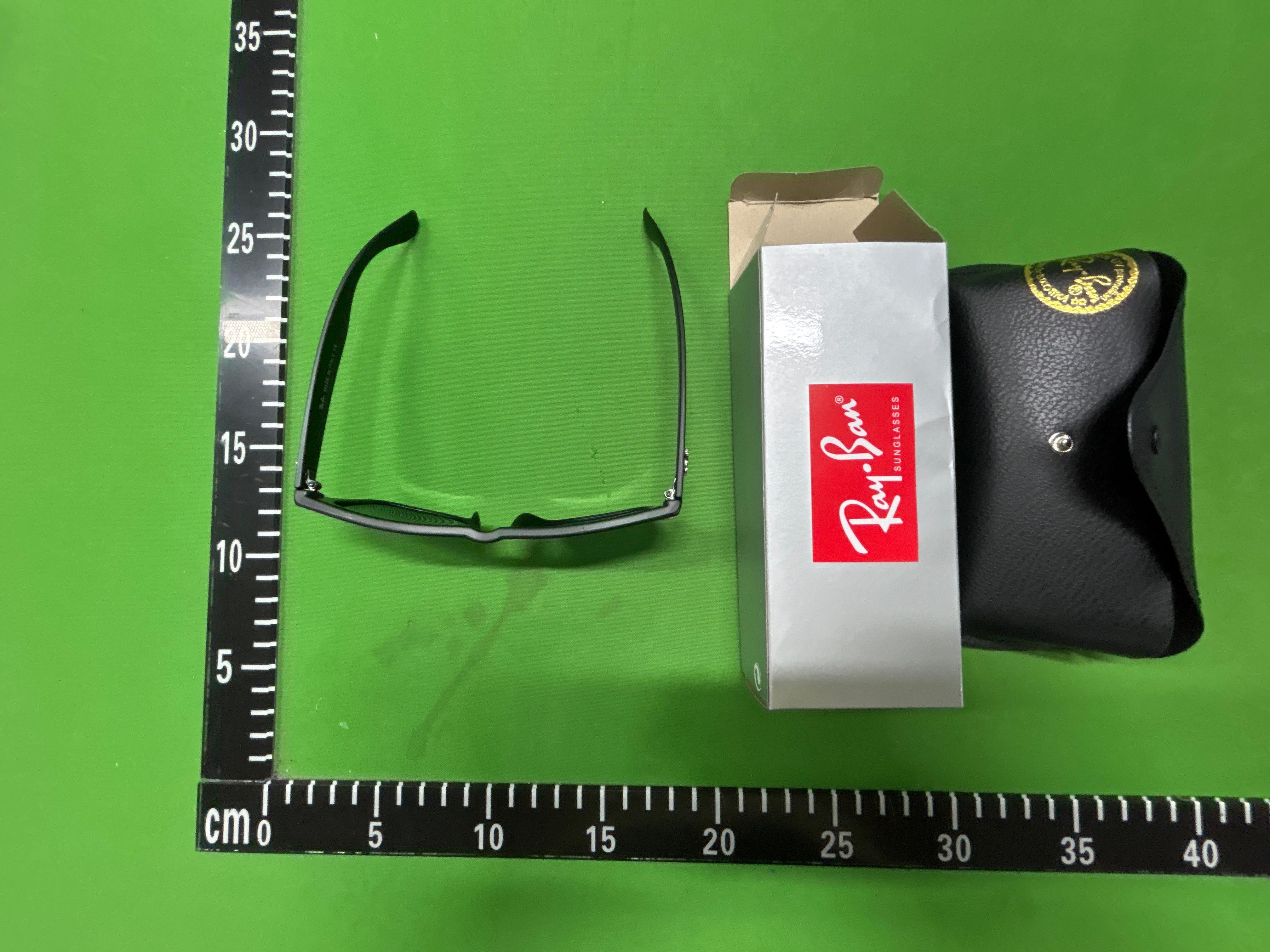 Foto QC 1 de Ray-Ban Wayfarer Acetate Sunglasses Black (RB2140)