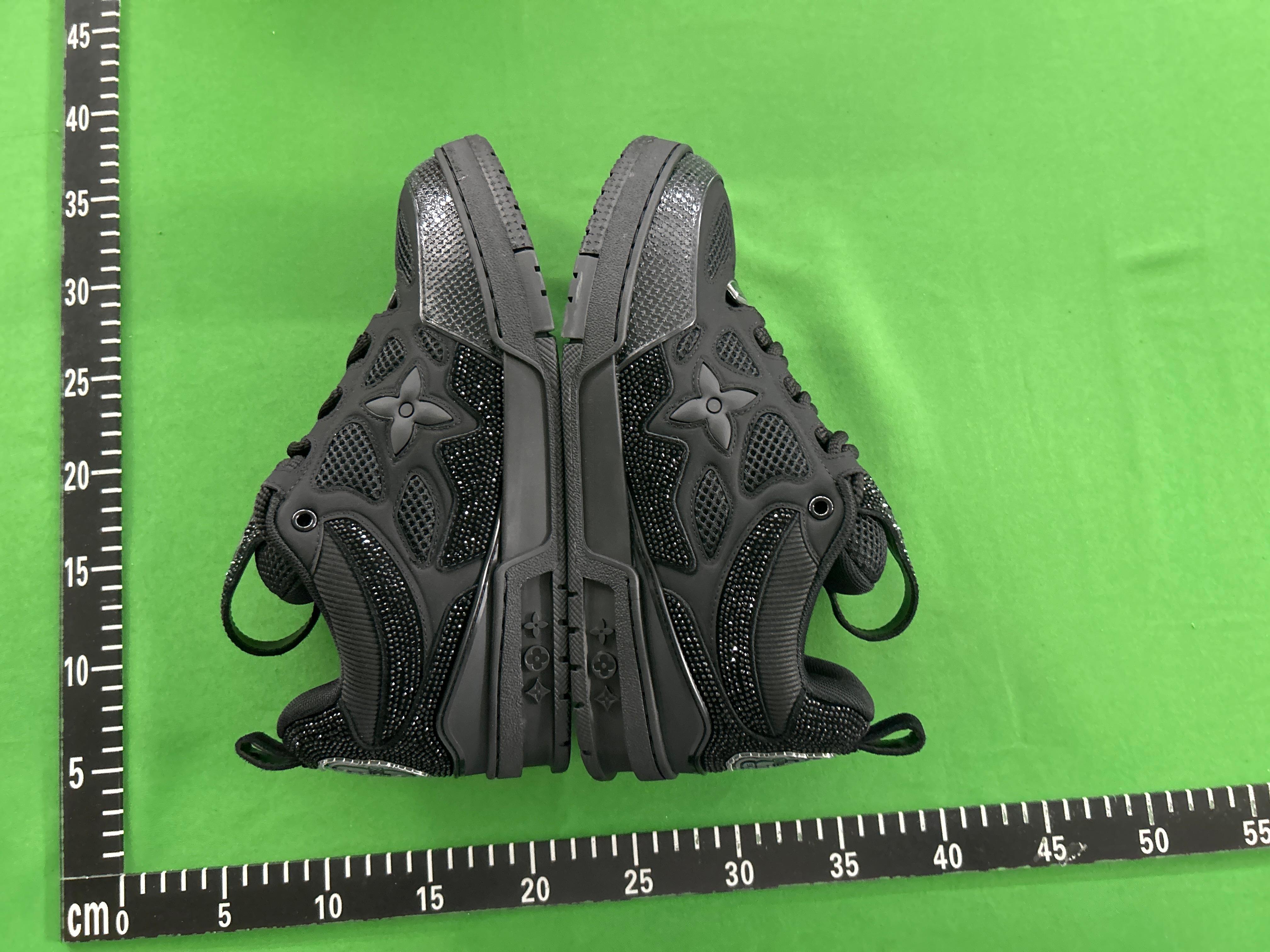 Foto QC 5 de Louis Vuitton LV Skate Sneaker Black Swarovski Monogram 1ABMHV