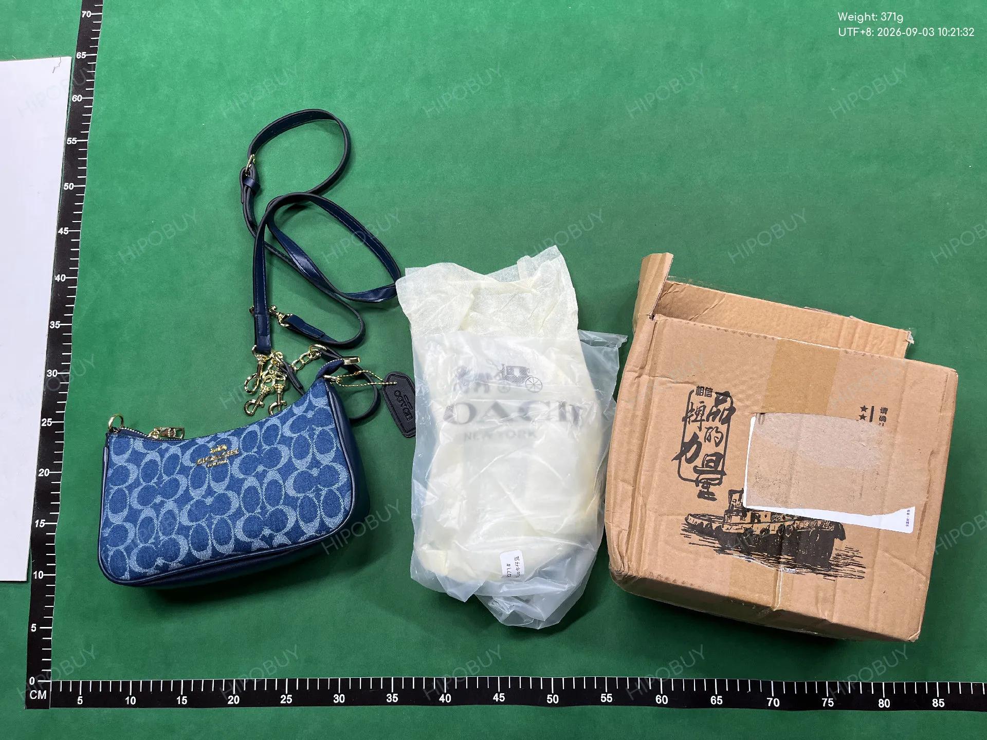 Foto QC 3 de Coach Teri Shoulder Bag Signature Canvas