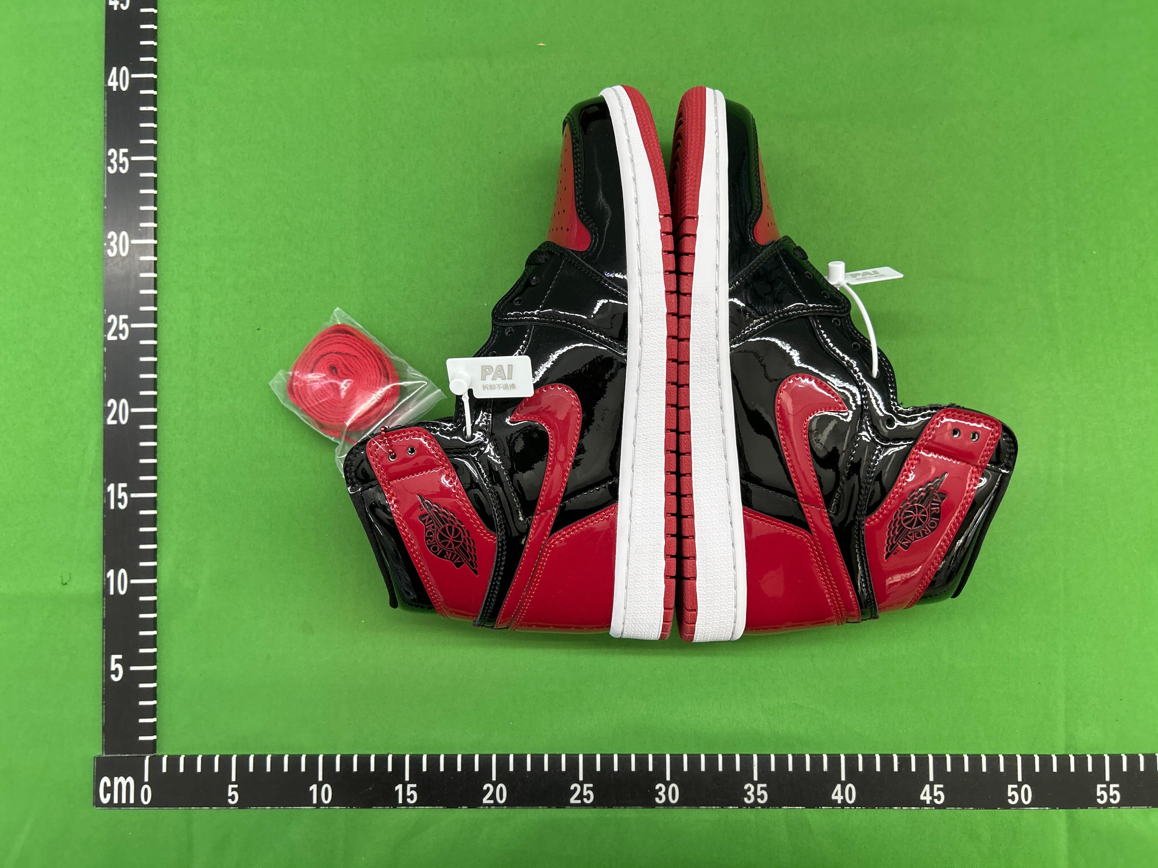 Foto QC 5 de Jordan 1 Retro High OG Reverse Shattered Backboard 555088-113