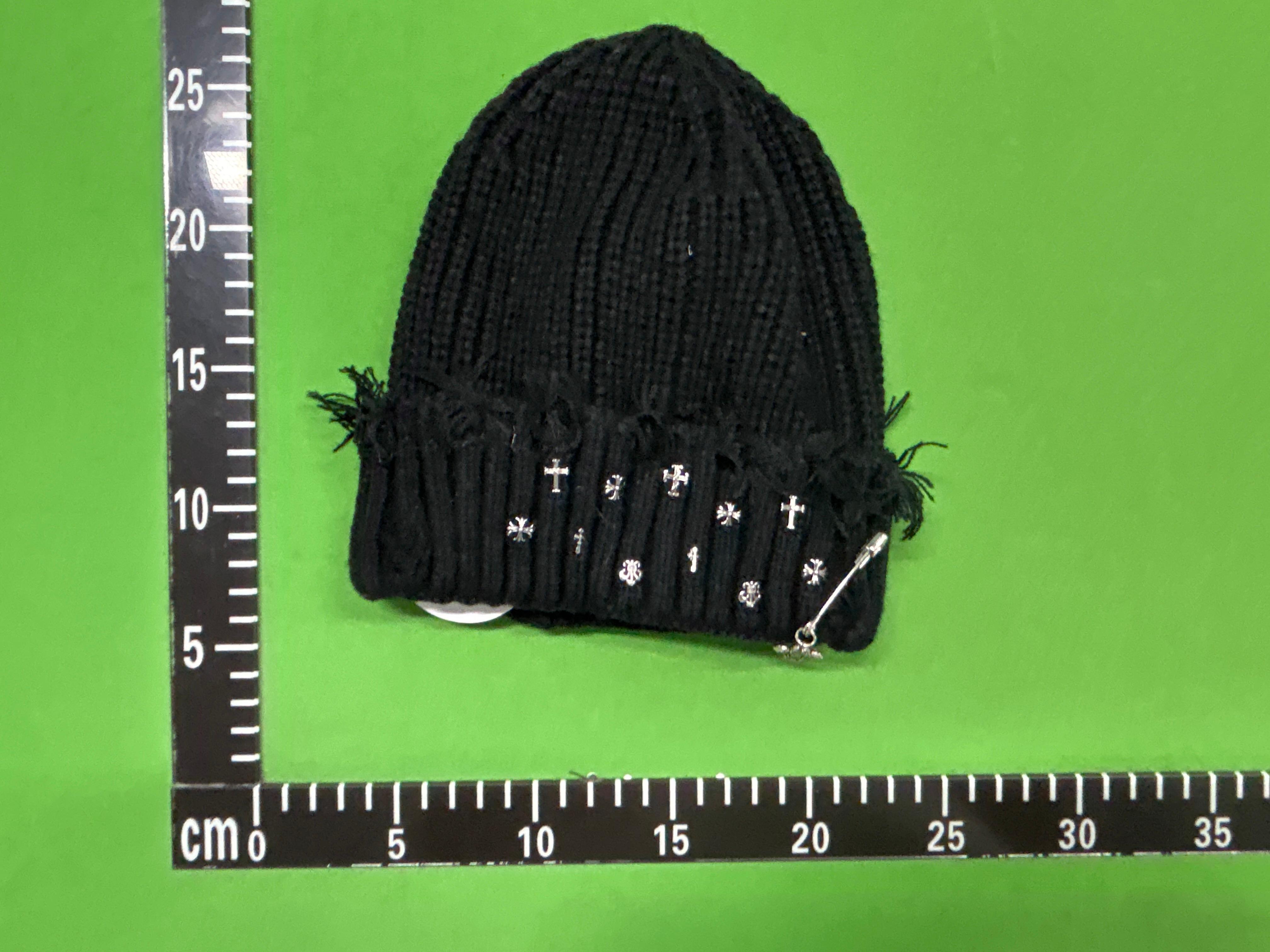 Foto QC 5 de Chrome Hearts Plus Cross Studded Distressed Beanie Charcoal