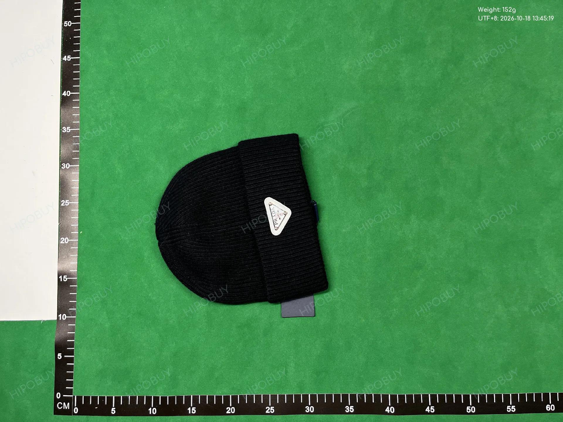 Foto QC 6 de Prada Triangle Logo Beanie Beige