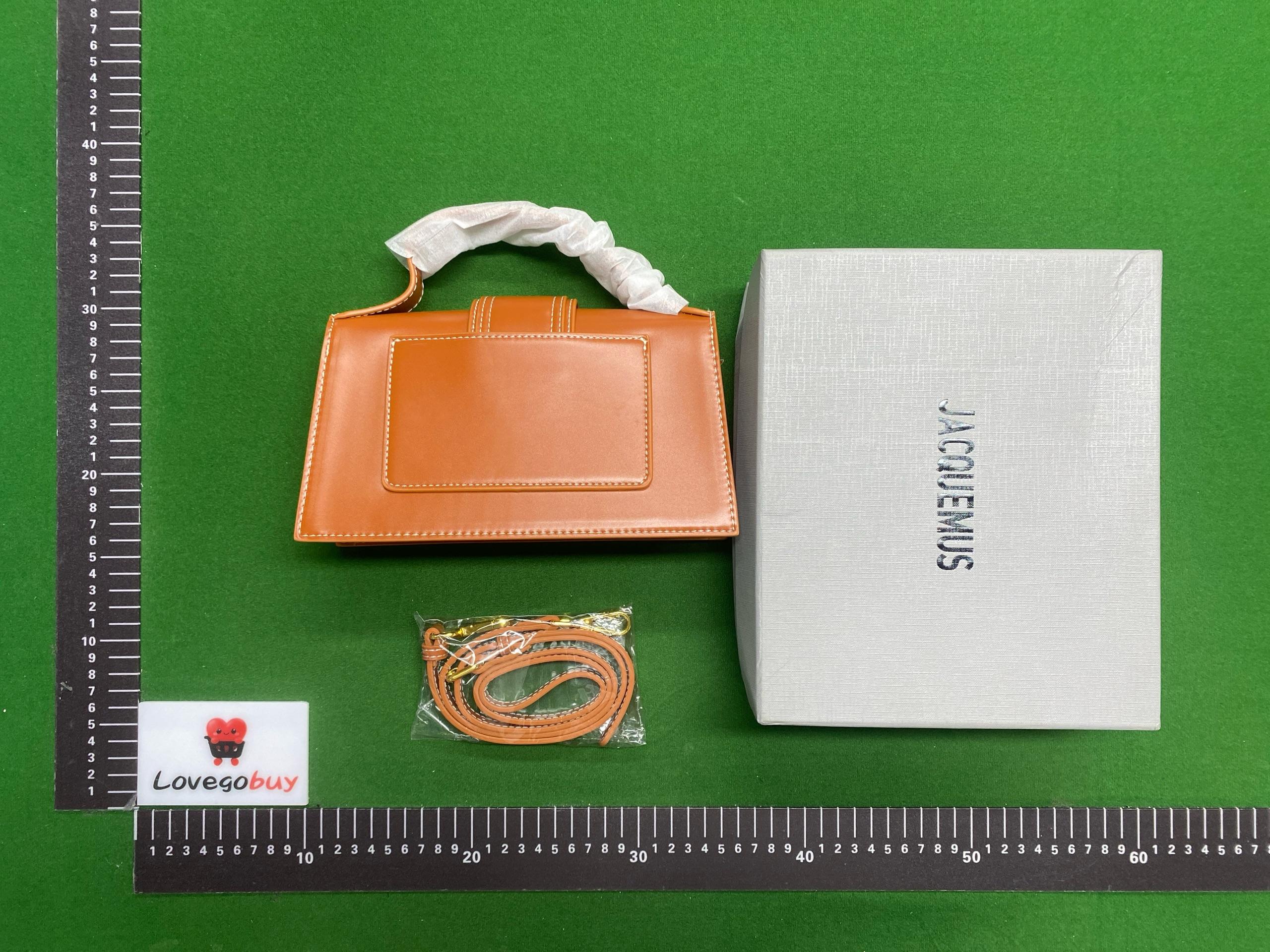 Foto QC 3 de Jacquemus Le Bambino Long Brown Leather
