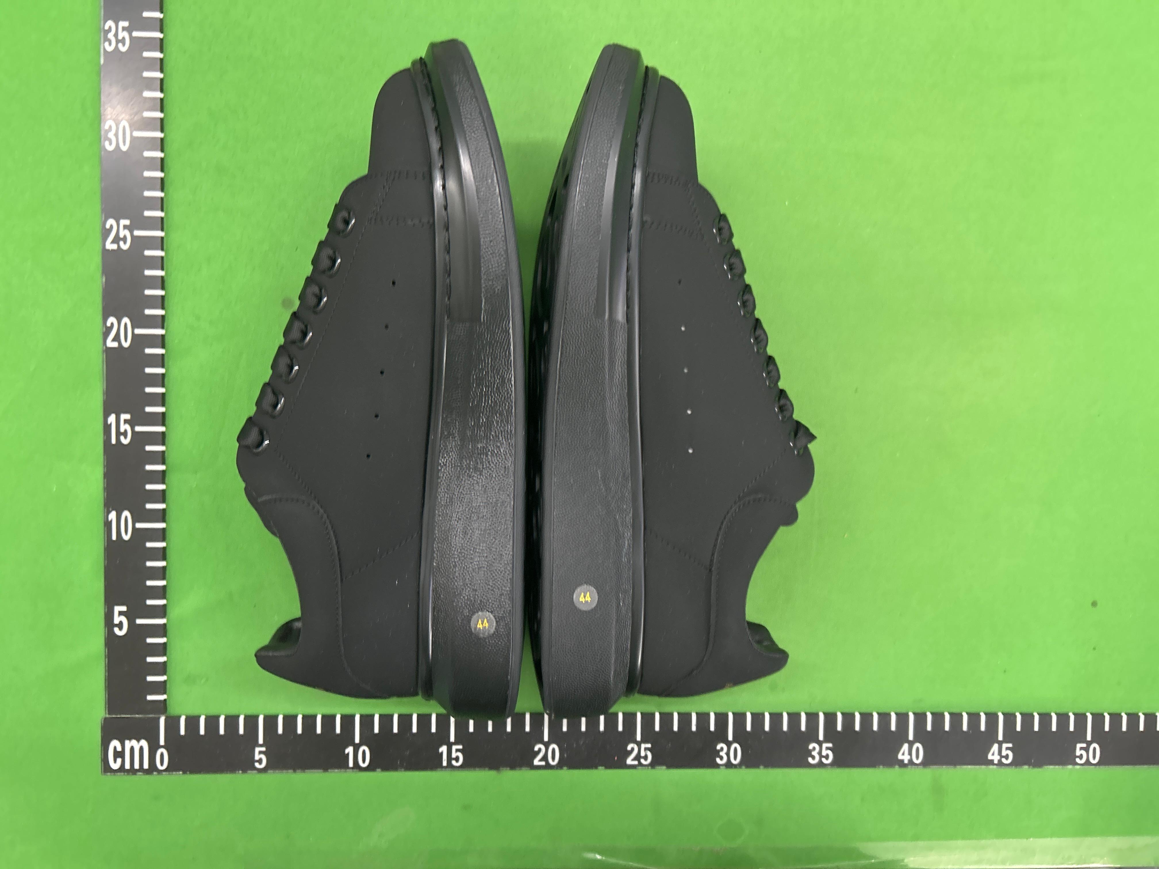 Foto QC 6 de Alexander McQueen Oversized Low Black White Graffiti
