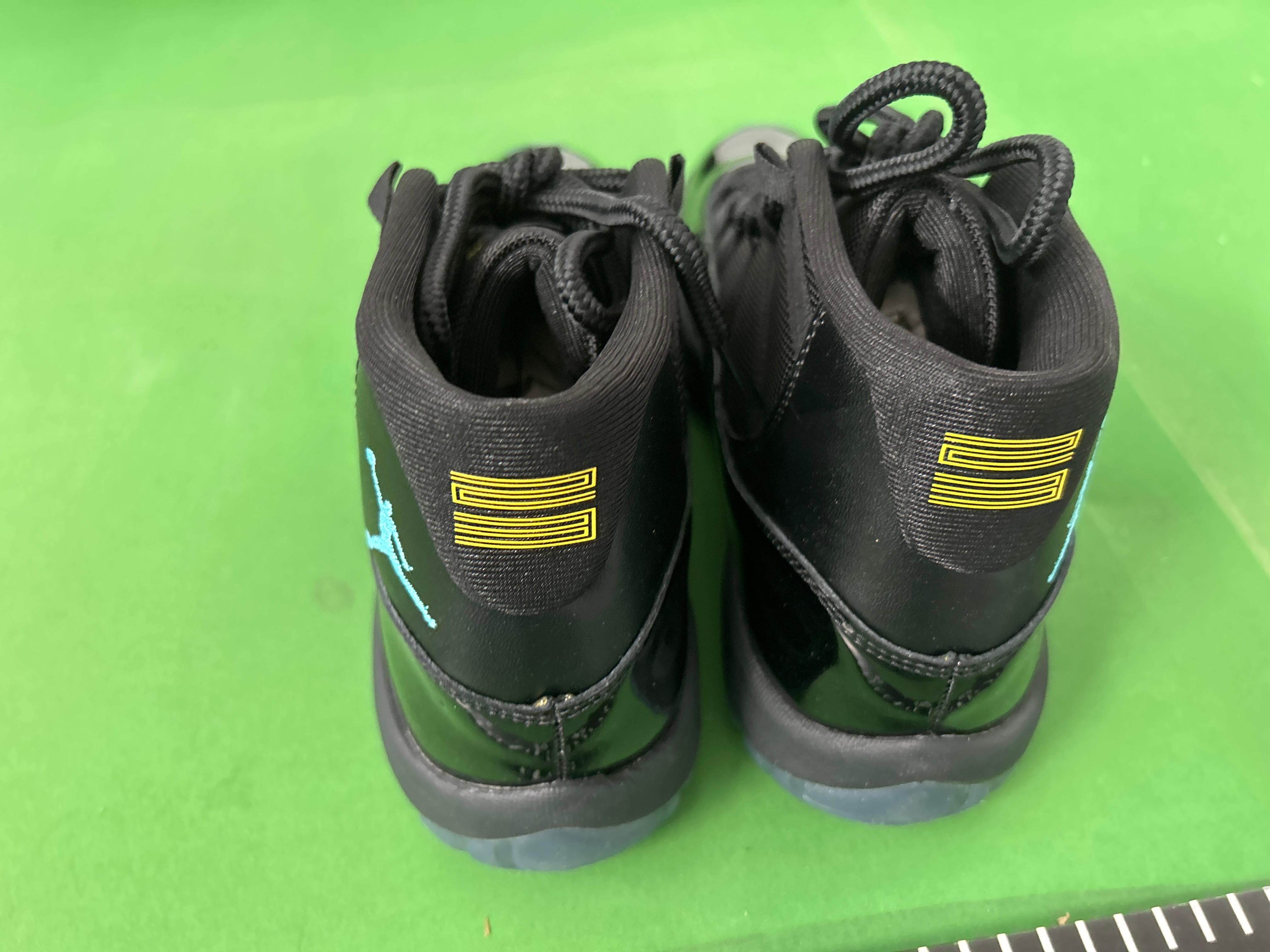 Foto QC 3 de Jordan 11 Retro Low Metallic Gold AH7860-102