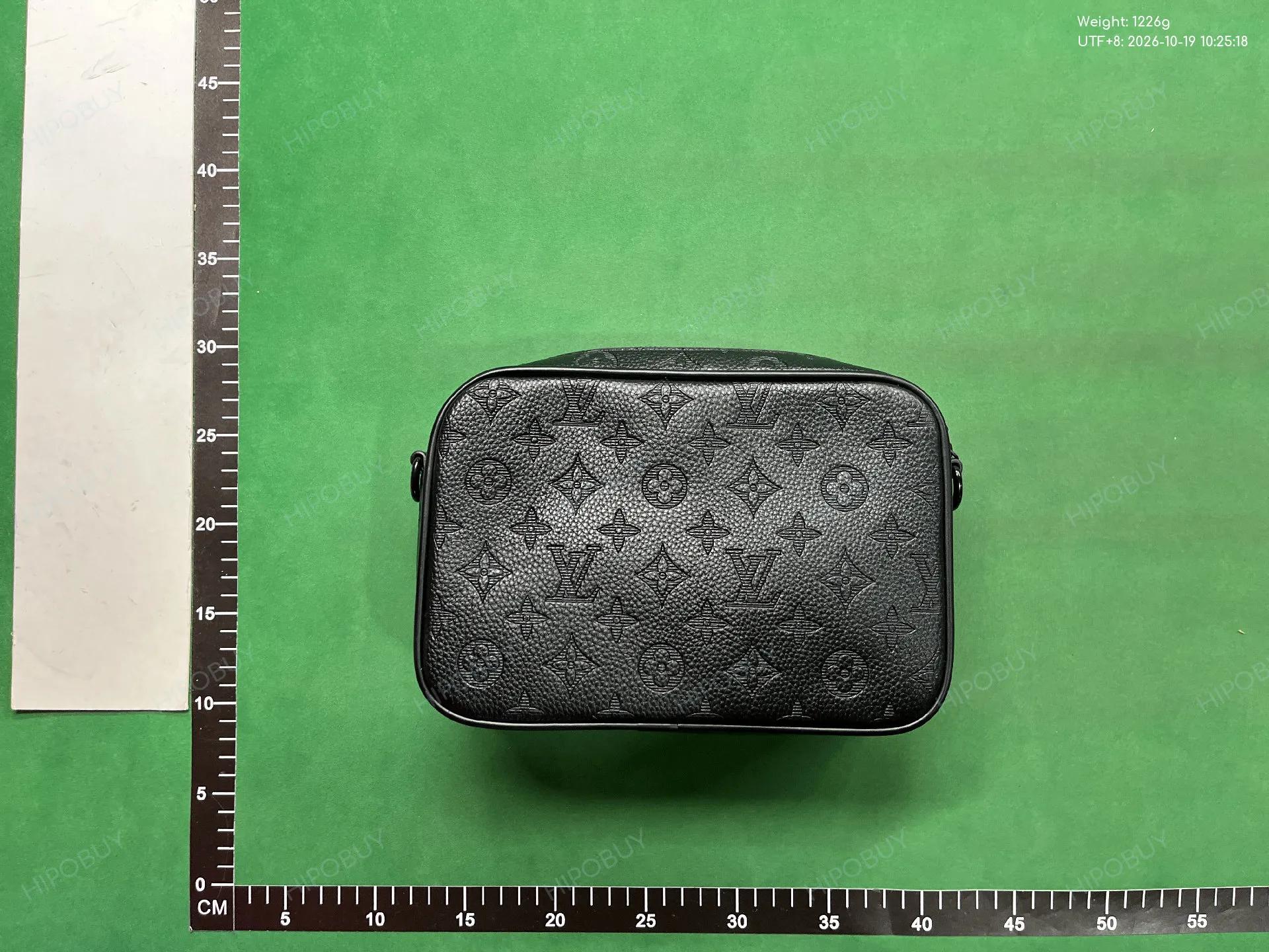 Foto QC 2 de Louis Vuitton Trio Messenger 25 Monogram Eclipse Canvas