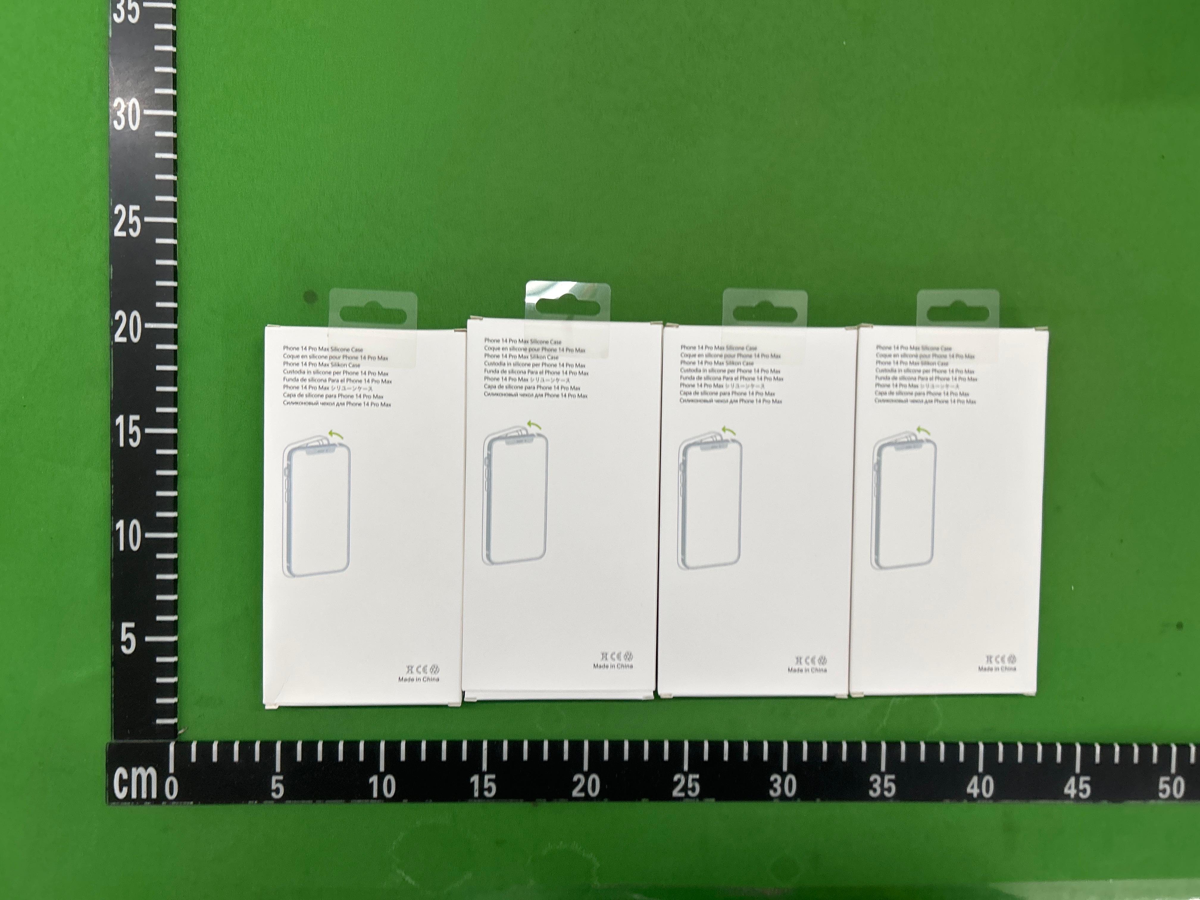 Foto QC 5 de Unbranded Magnetic Acrylic Case for iPhone 14 Pro Max Clear
