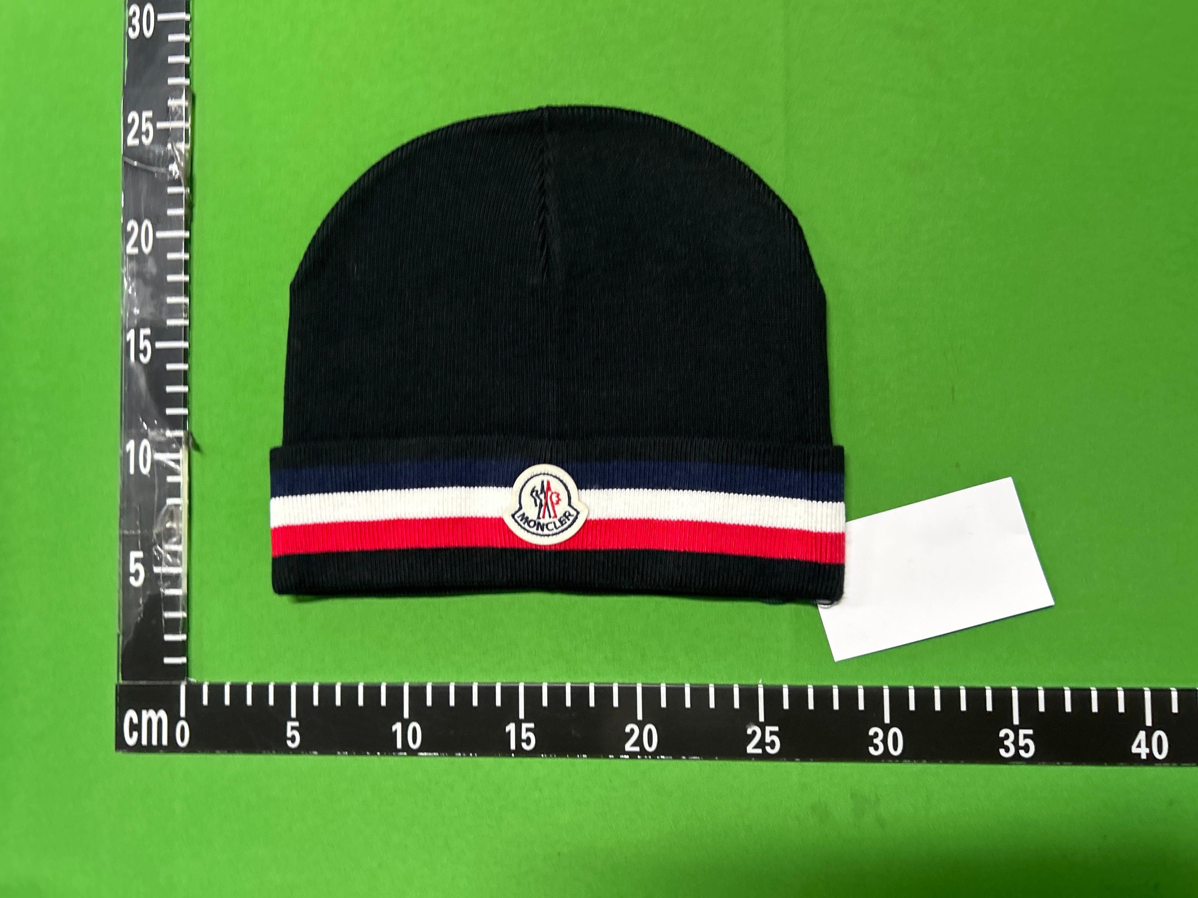 Foto QC 2 de Moncler Tricolor Stripe Beanie Beige
