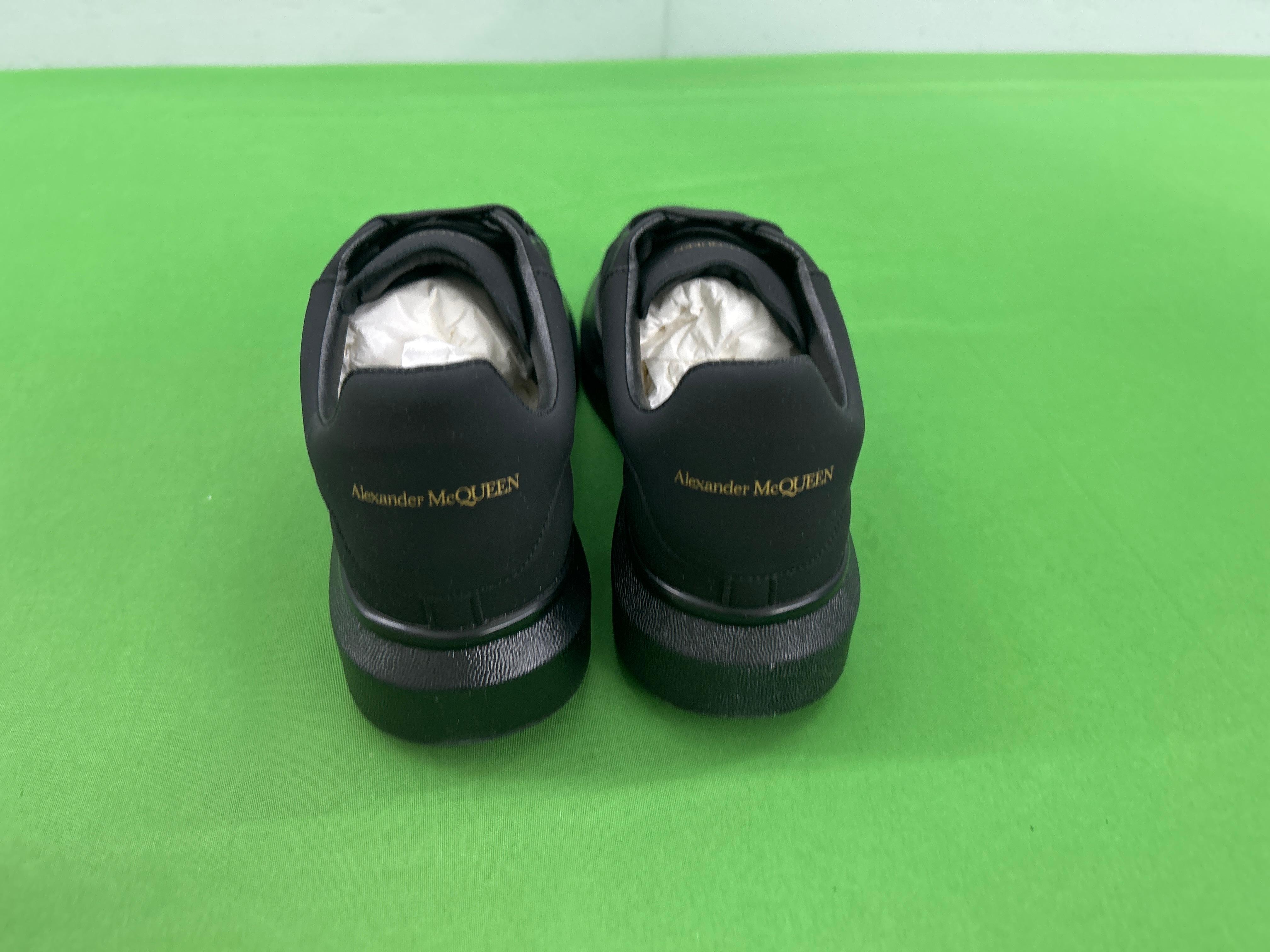 Foto QC 2 de Alexander McQueen Oversized Low Black White Graffiti