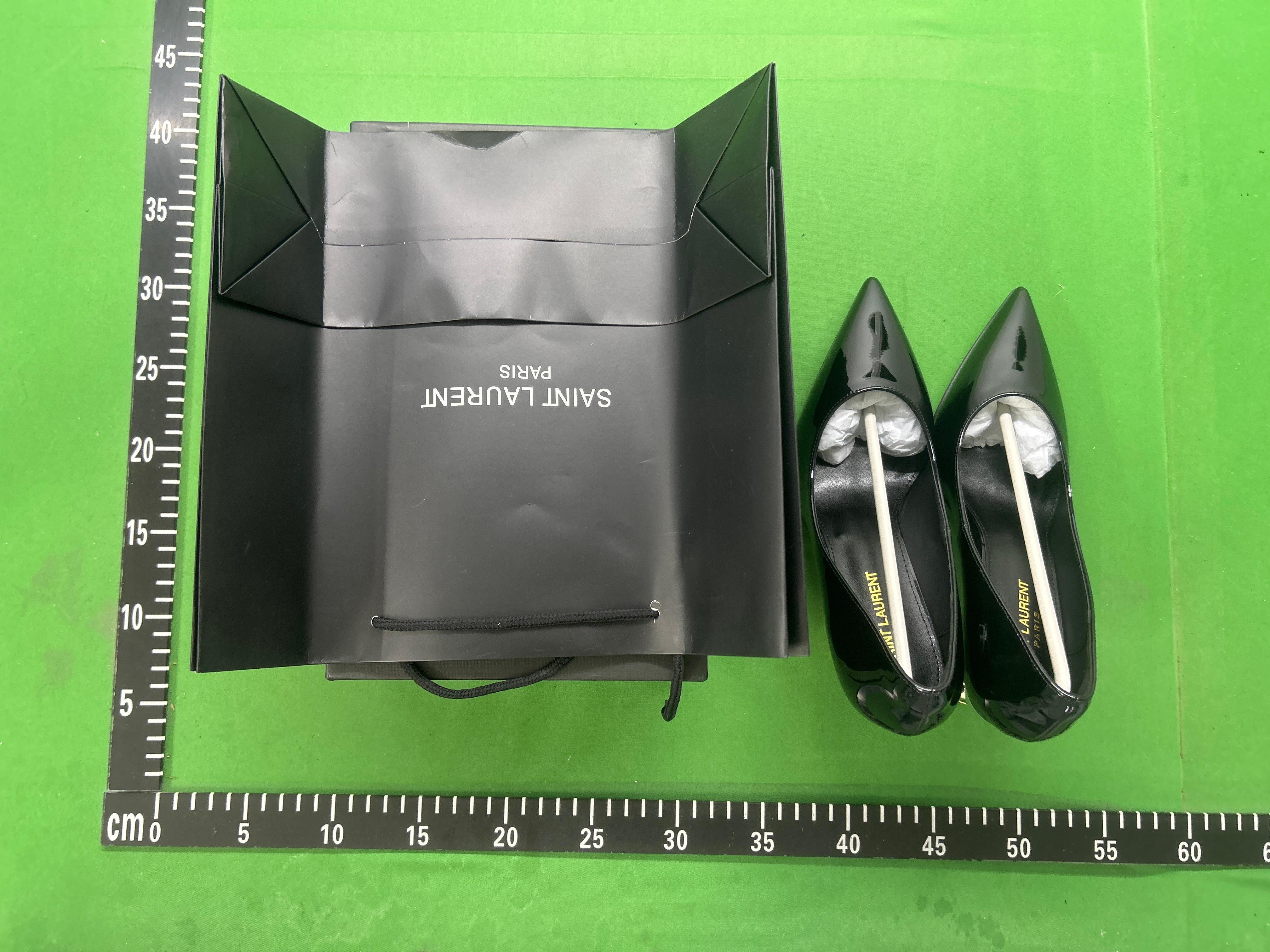 Foto QC 2 de Saint Laurent Opyum Patent Leather Sandals Gold-Tone YSL Heel Black