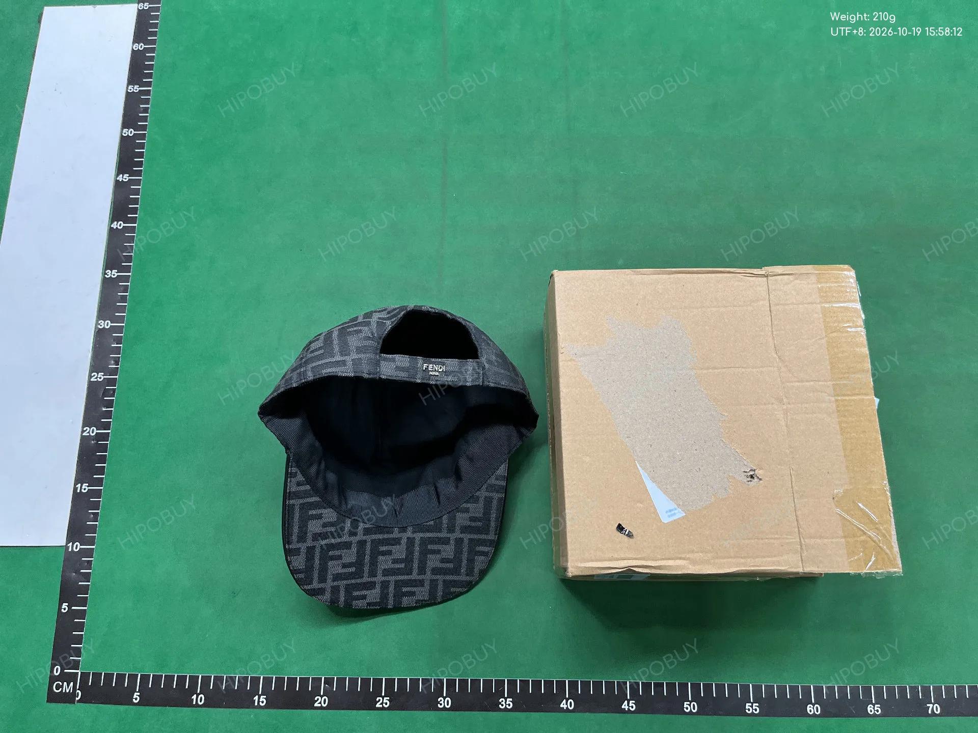 Foto QC 7 de Fendi FF Monogram Cap Black/Grey