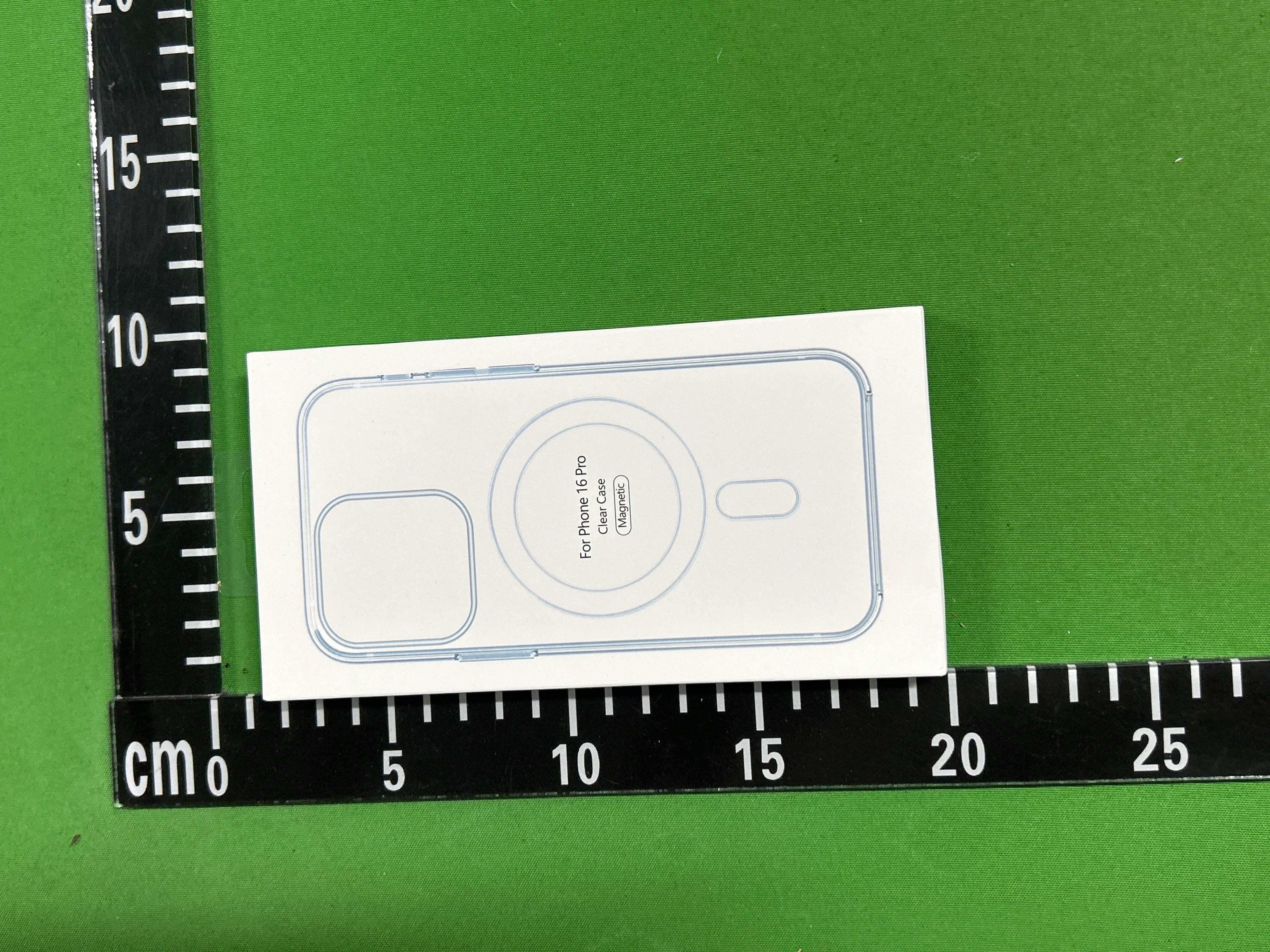 Foto QC 2 de Unbranded Magnetic Acrylic Case for iPhone 14 Pro Max Clear