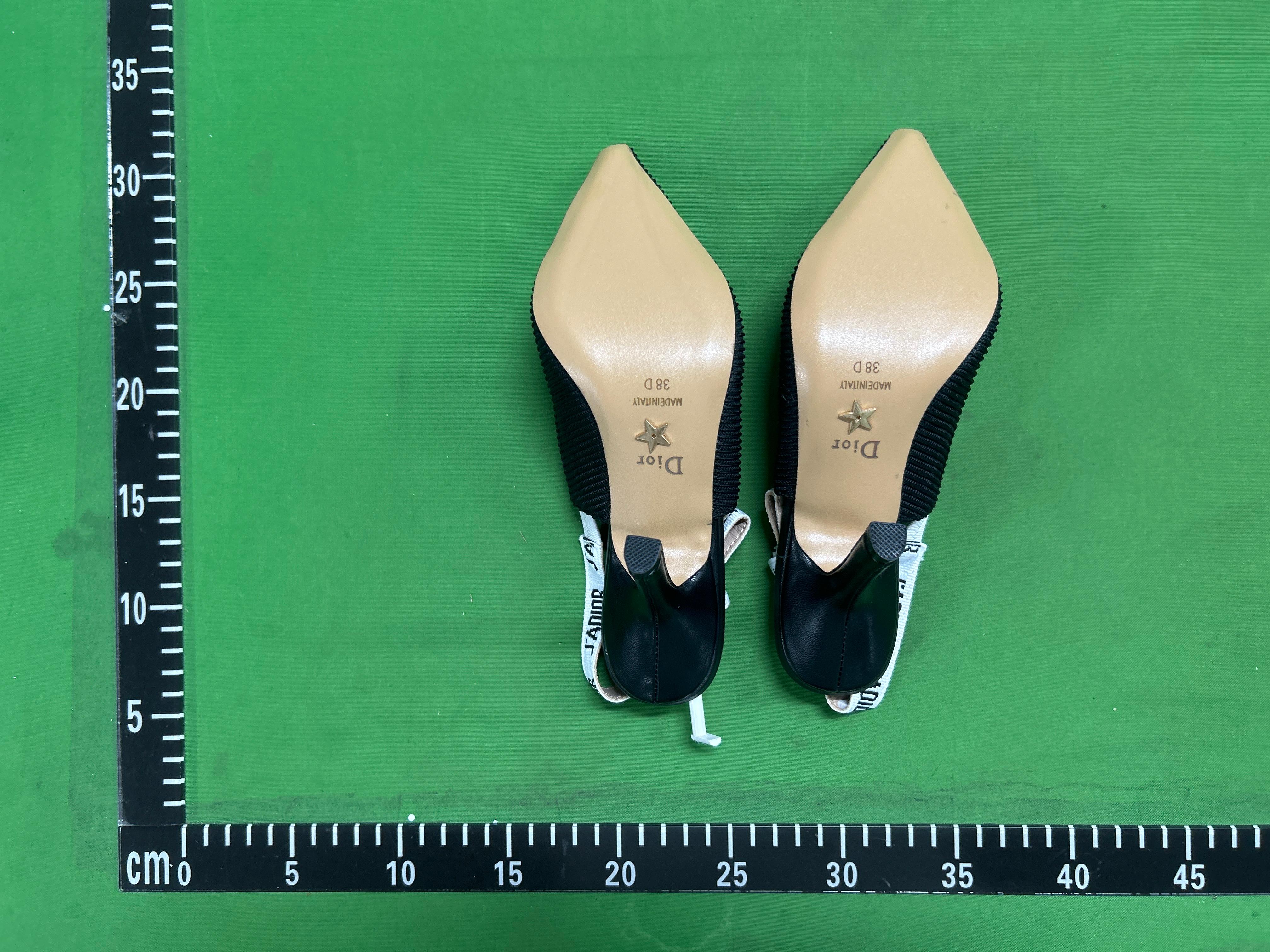Foto QC 6 de Saint Laurent Opyum Patent Leather Sandals Black YSL Logo Heel Red