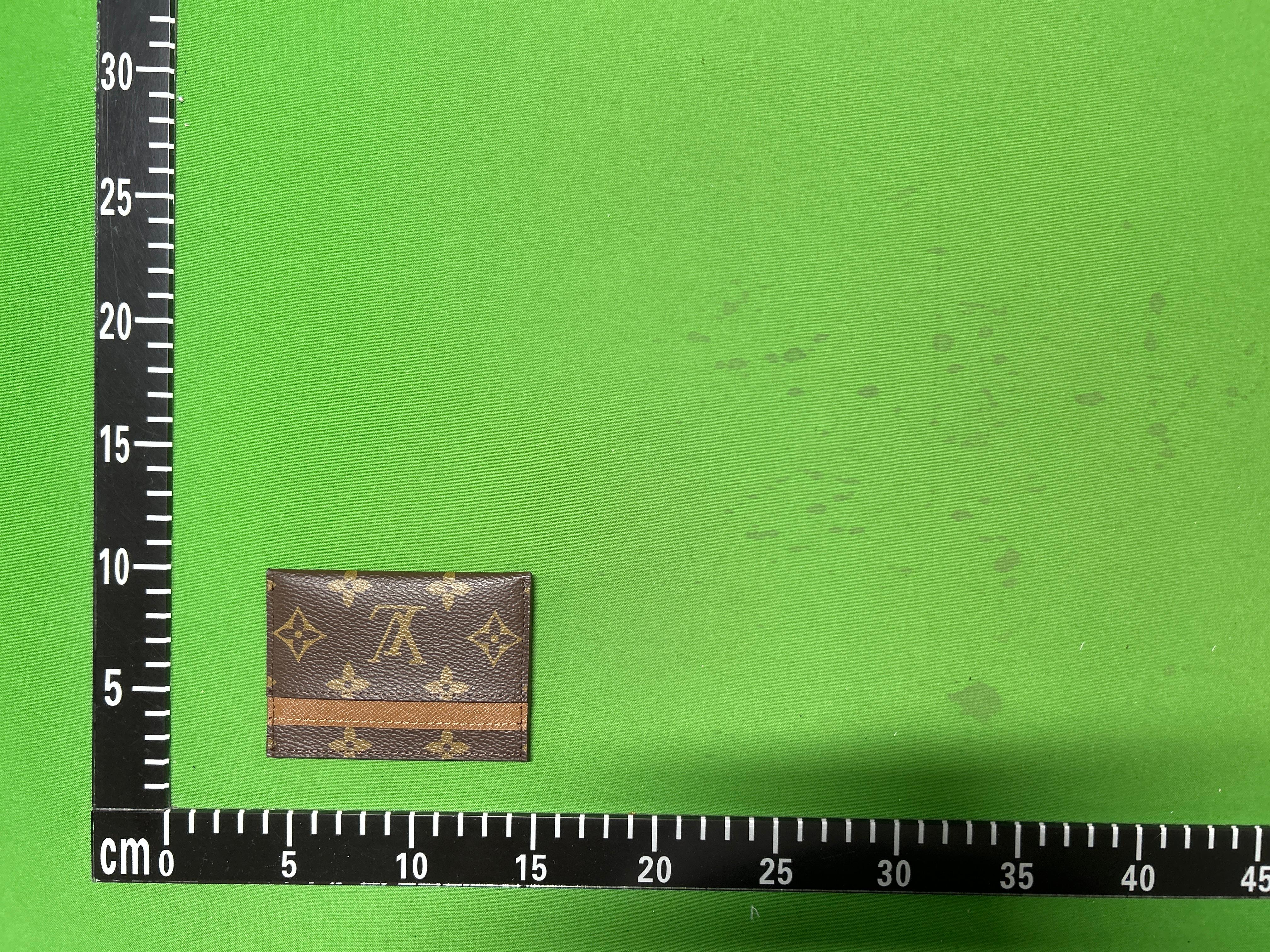 Foto QC 6 de Louis Vuitton Double Card Holder Taiga Leather Black