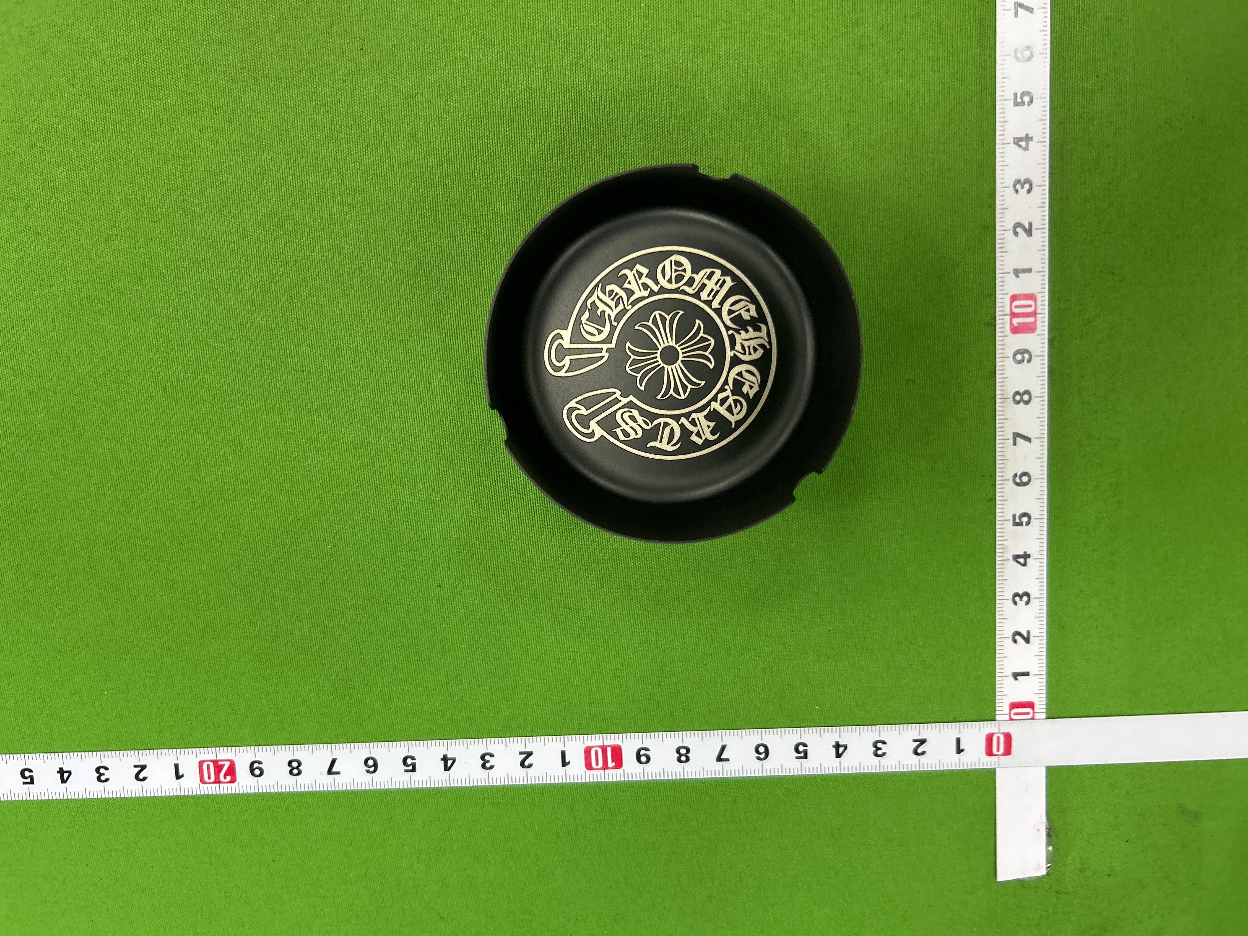 Foto QC 2 de Chrome Hearts Horseshoe CH Cross Ashtray Black