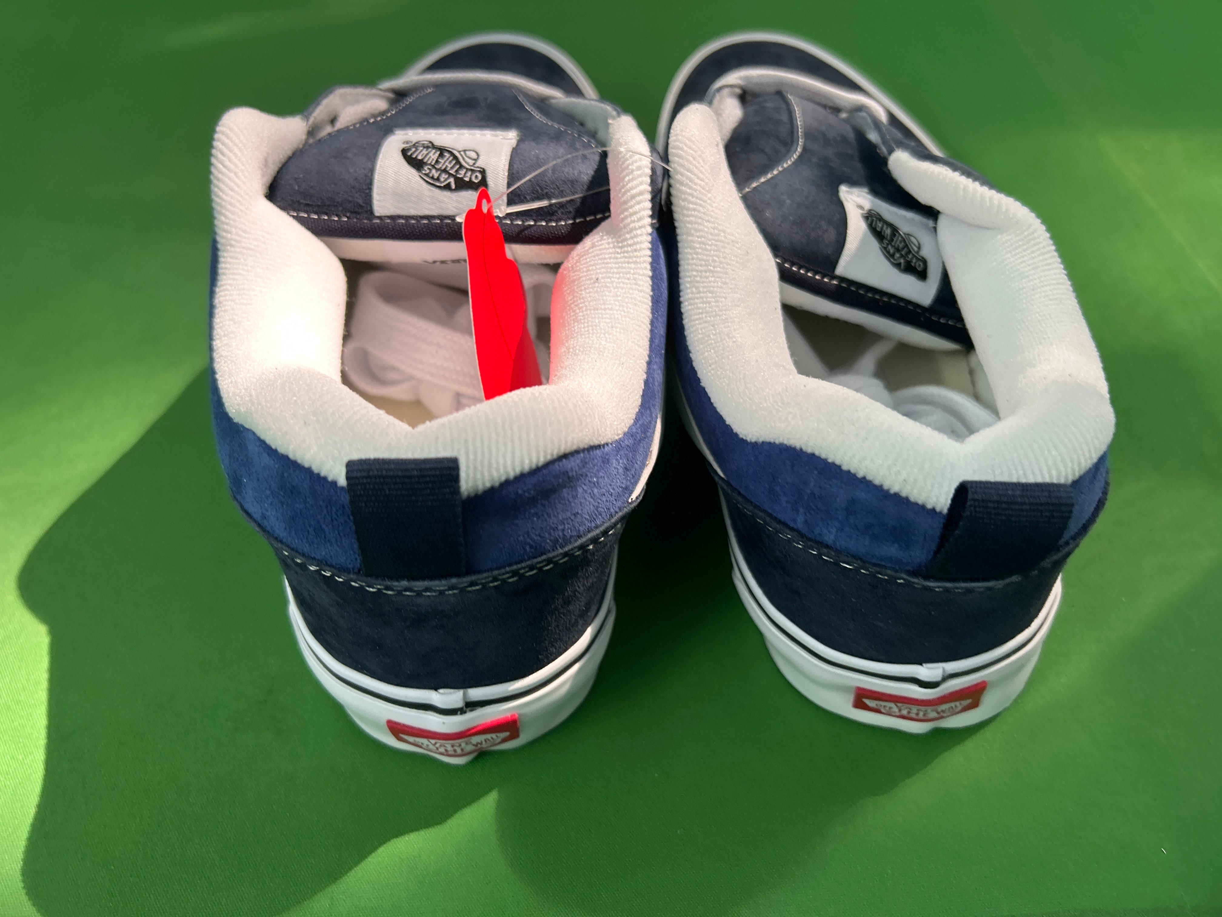 Foto QC 8 de Vans Knu Skool Black Gum