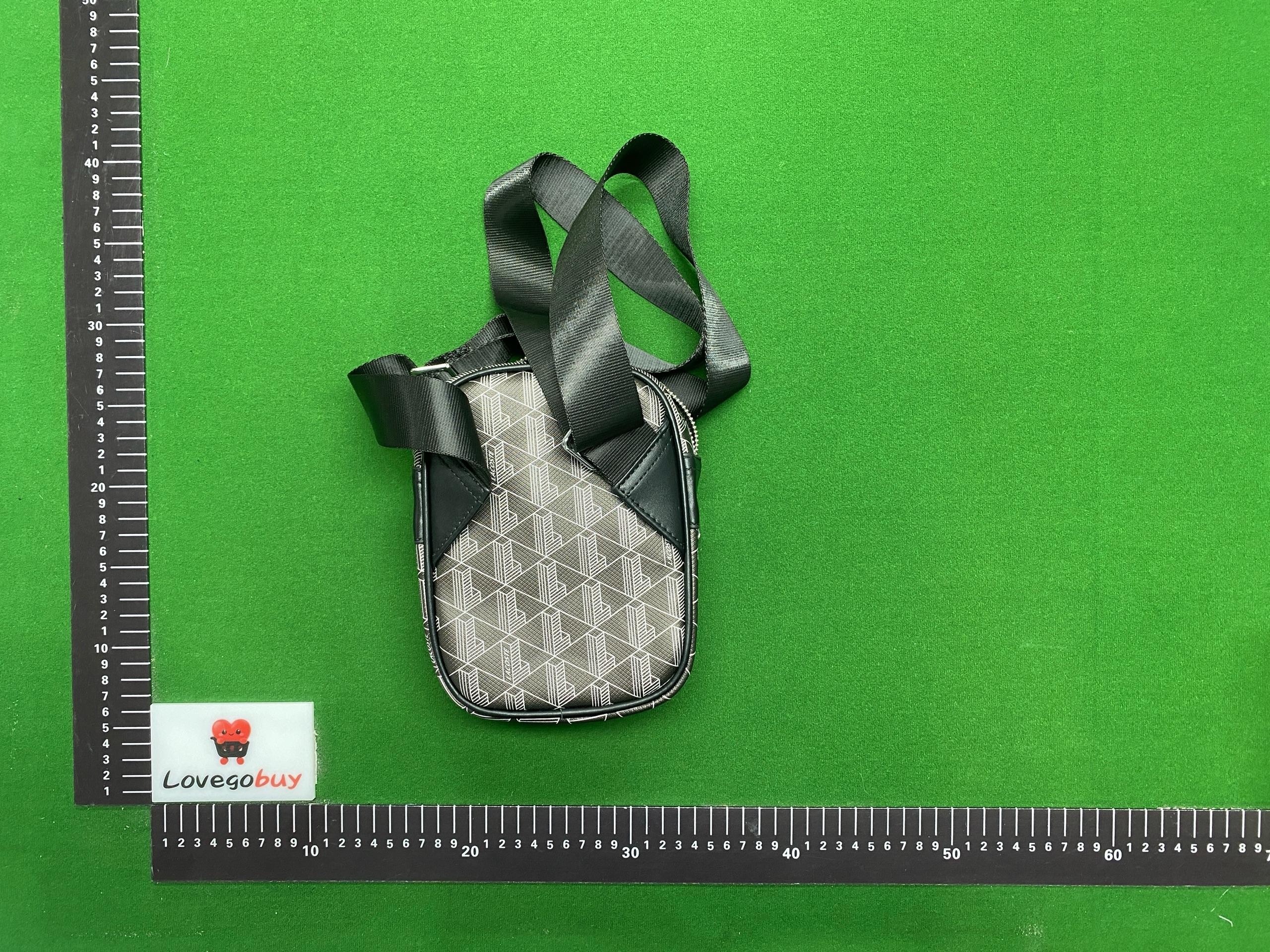 Foto QC 8 de Lacoste The Blend Monogram Vertical Crossbody Bag Green Canvas