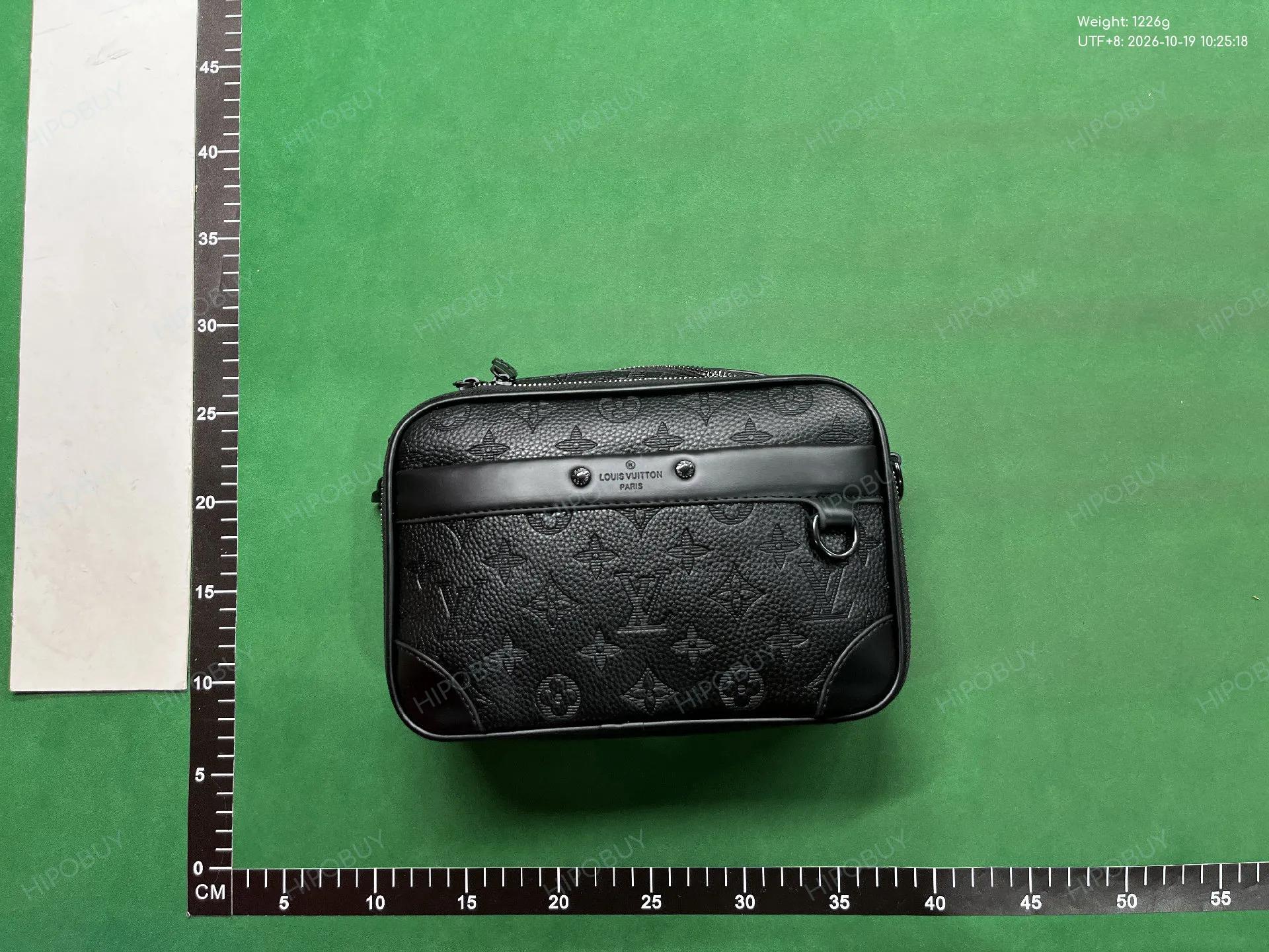Foto QC 1 de Louis Vuitton Trio Messenger 25 Monogram Eclipse Canvas