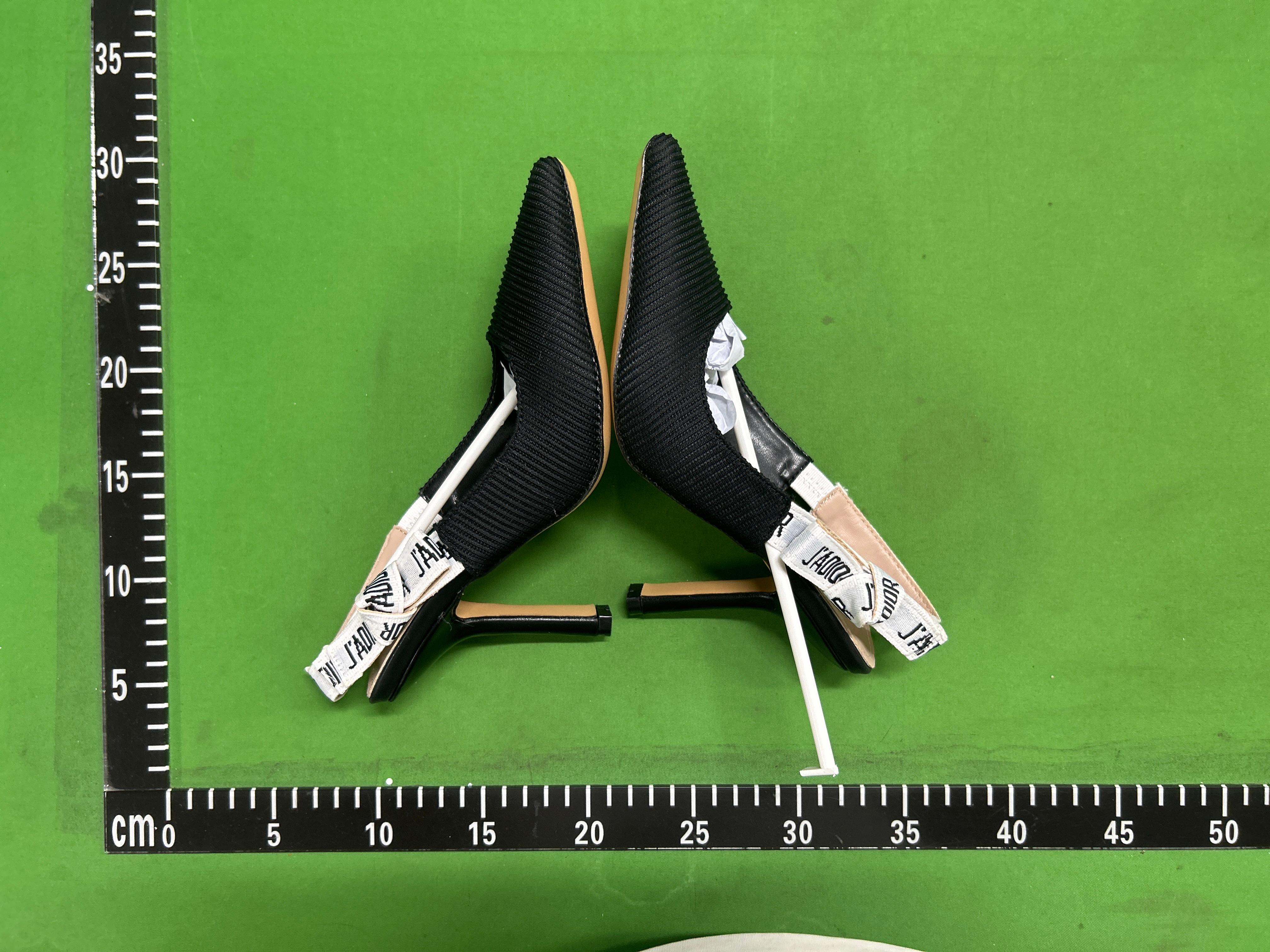 Foto QC 4 de Saint Laurent Opyum Patent Leather Sandals Black YSL Logo Heel Red