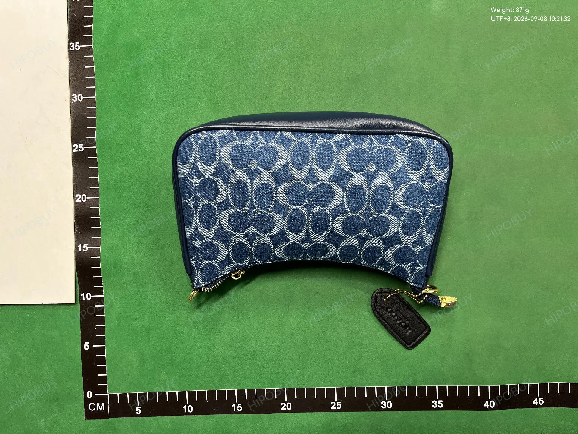 Foto QC 2 de Coach Teri Shoulder Bag Signature Canvas