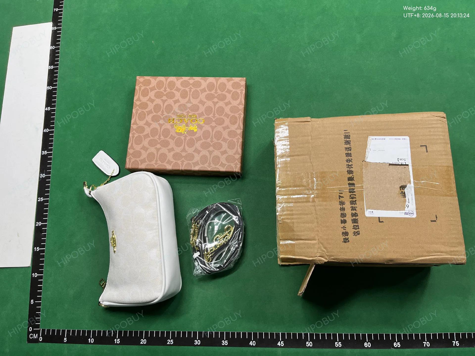 Foto QC 8 de Coach Teri Shoulder Bag Signature Canvas