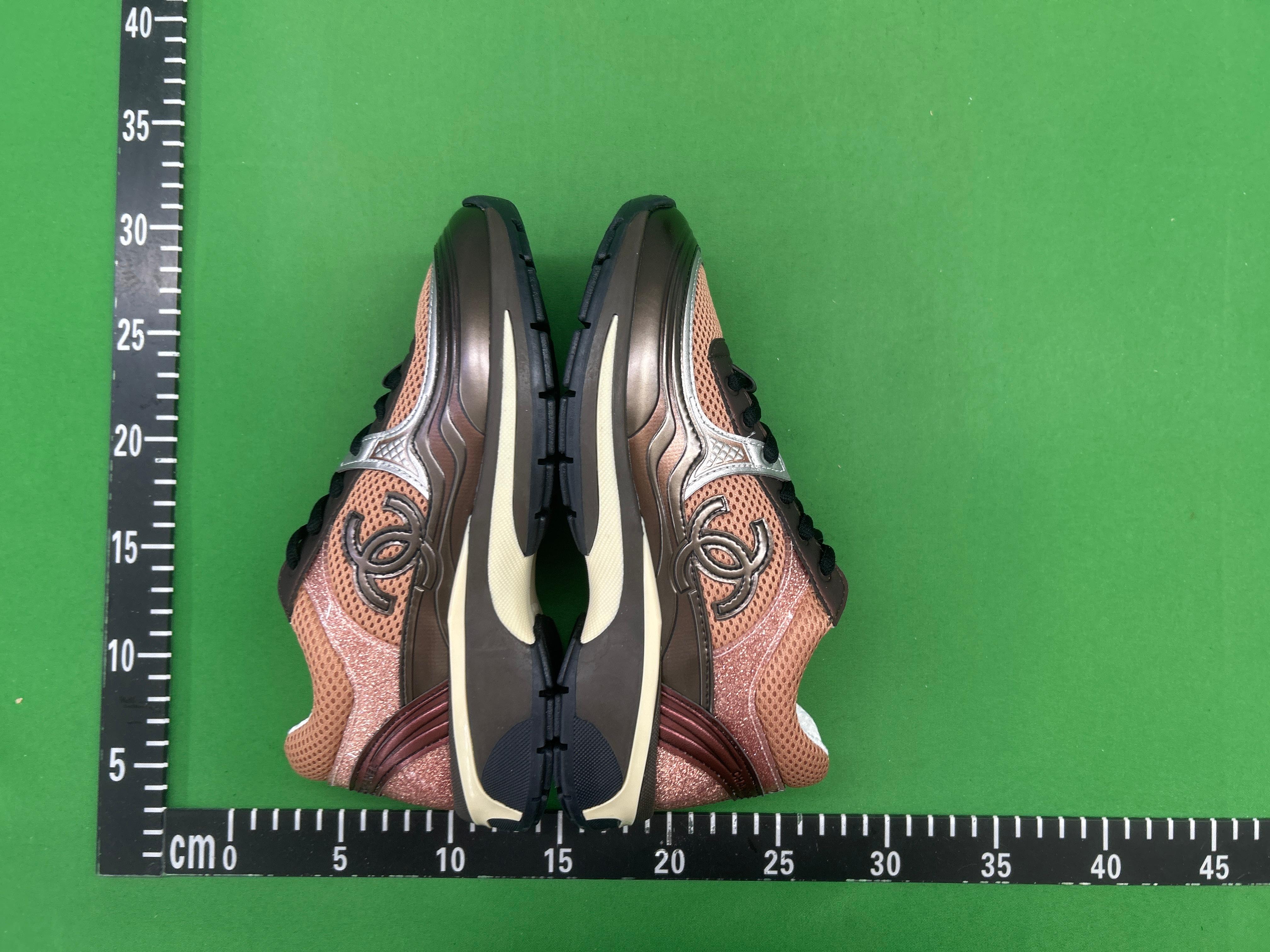 Foto QC 7 de Chanel Runner Low White