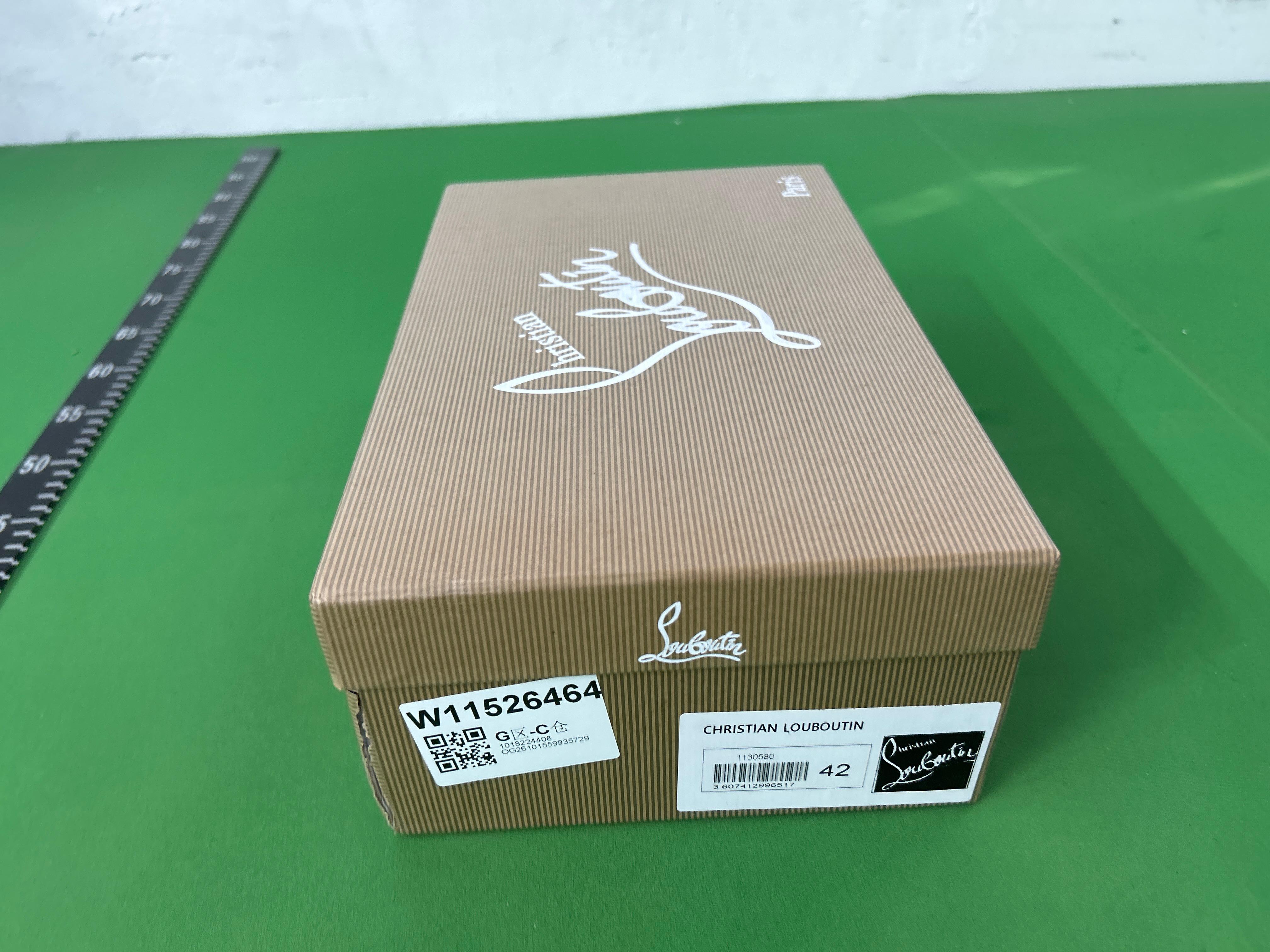 Foto QC 1 de Christian Louboutin Louis Junior Suede Low Sneakers Black