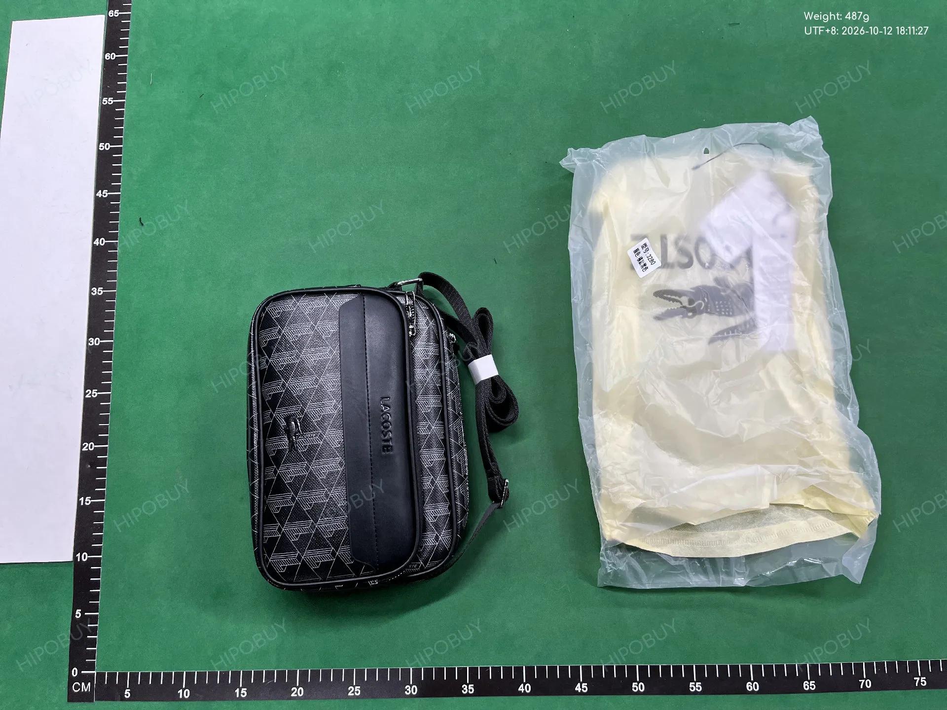 Foto QC 8 de Lacoste The Blend Camera Bag Green Monogram Canvas