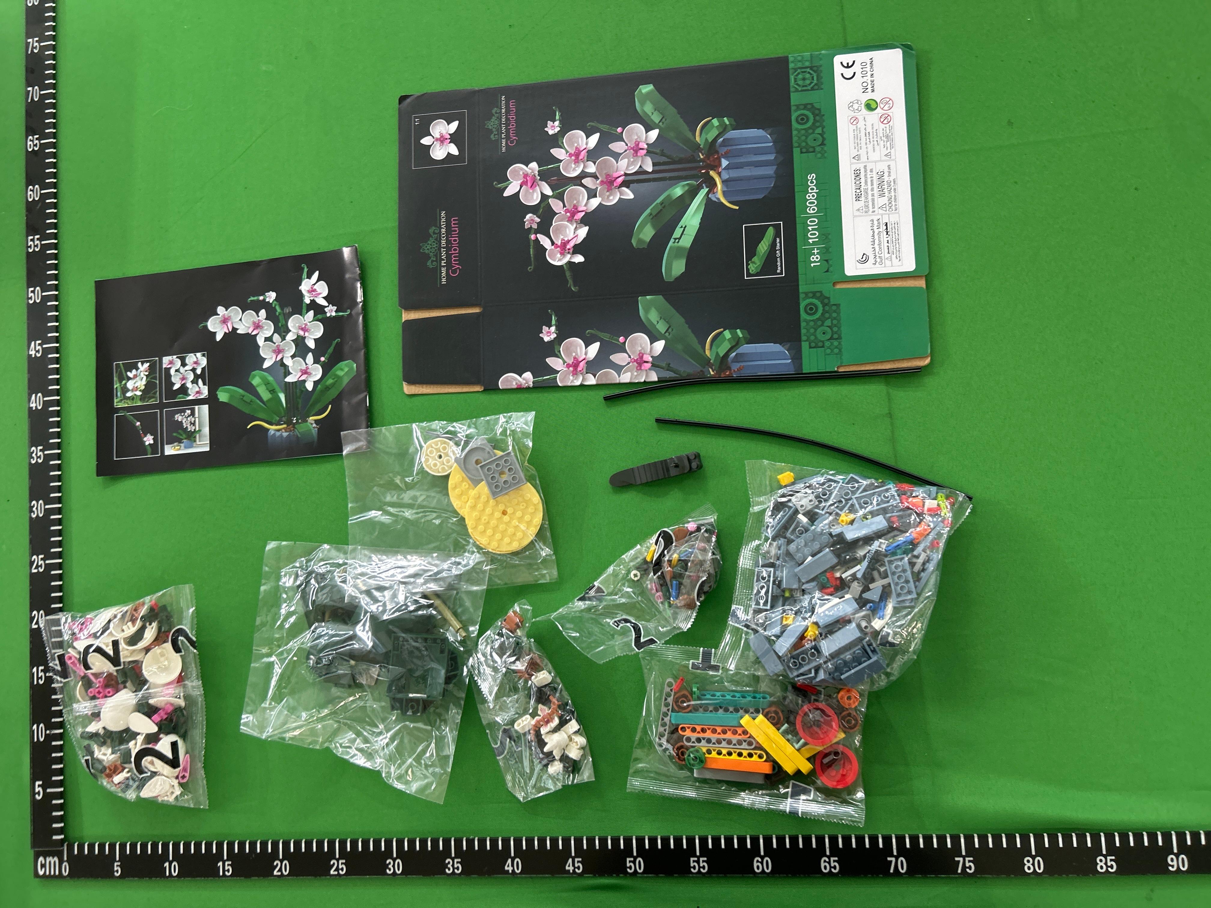 Foto QC 7 de LEGO Botanicals Bouquet of Pink Roses Building Set