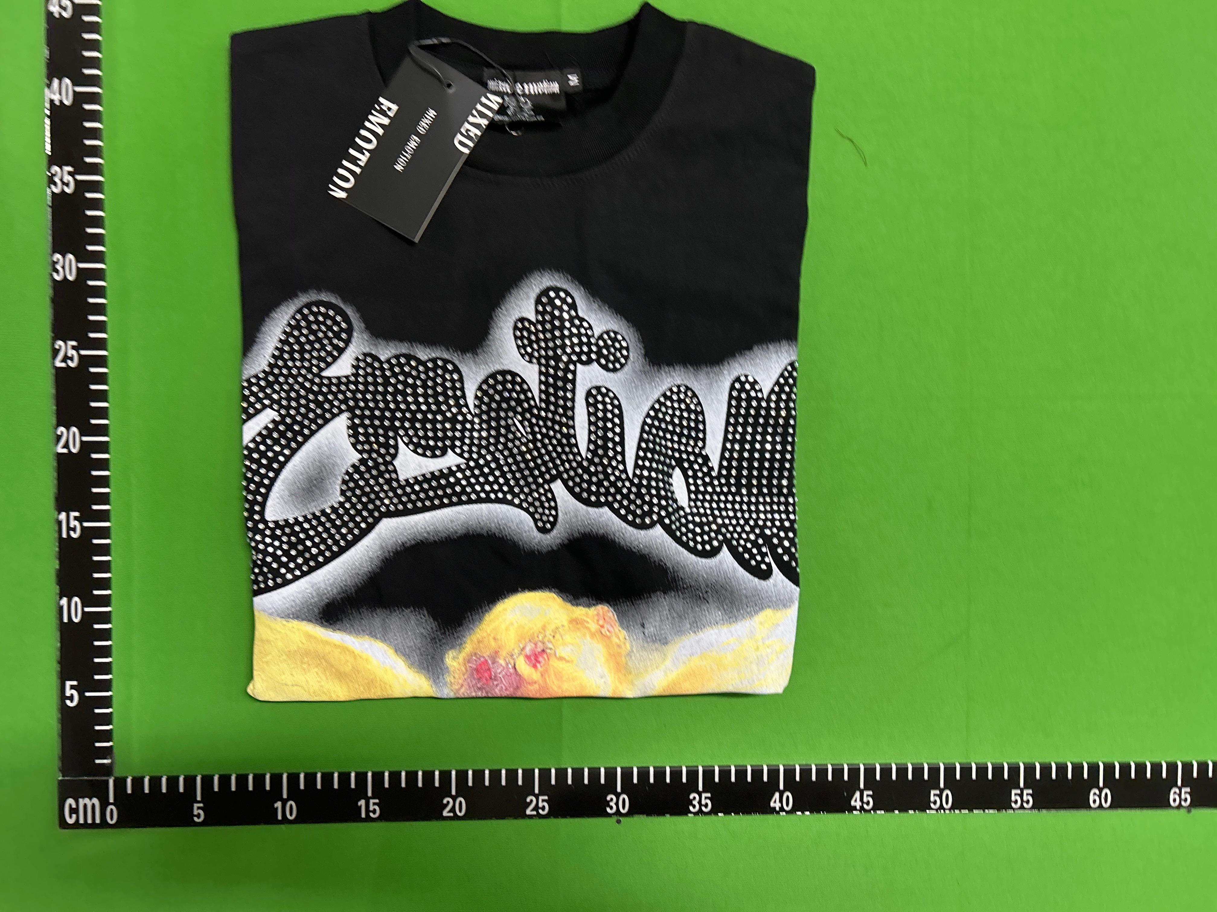 Foto QC 6 de MIXED EMOTION T-shirt Rhinestone Emotions Never Die Black