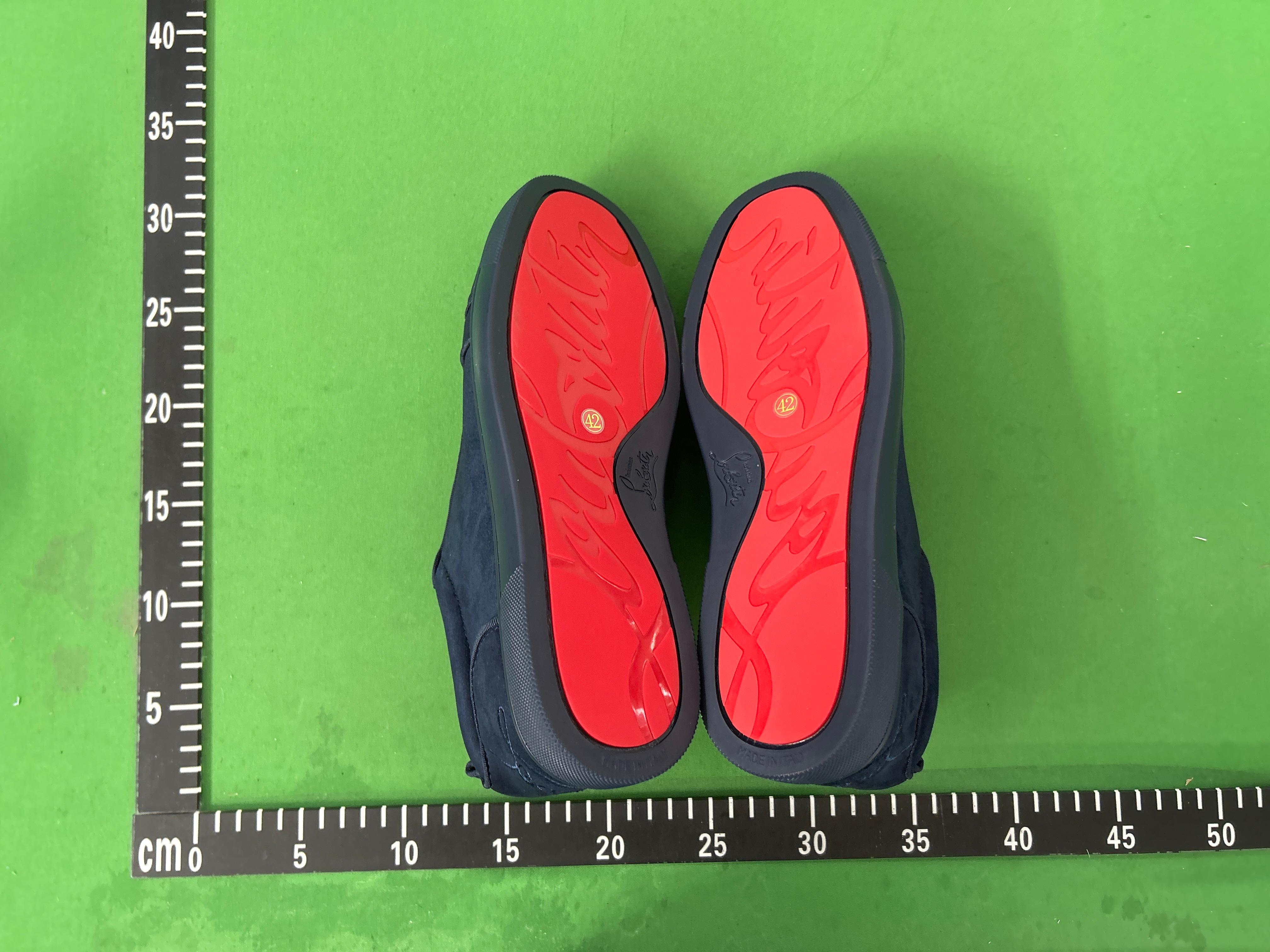 Foto QC 8 de Christian Louboutin Louis Junior Suede Low Sneakers Black