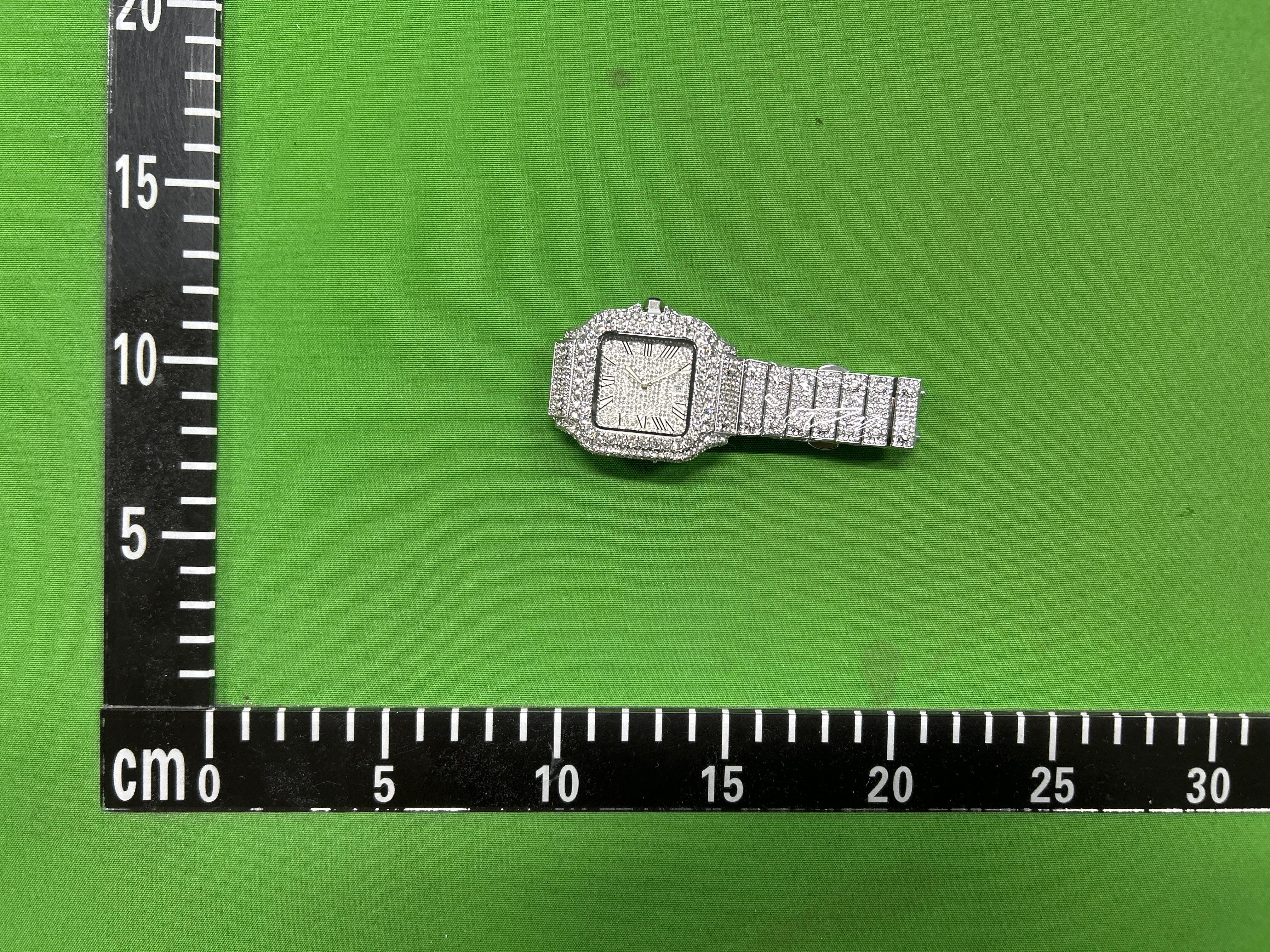Foto QC 2 de Other Iced Out Moissanite Roman Numeral Watch