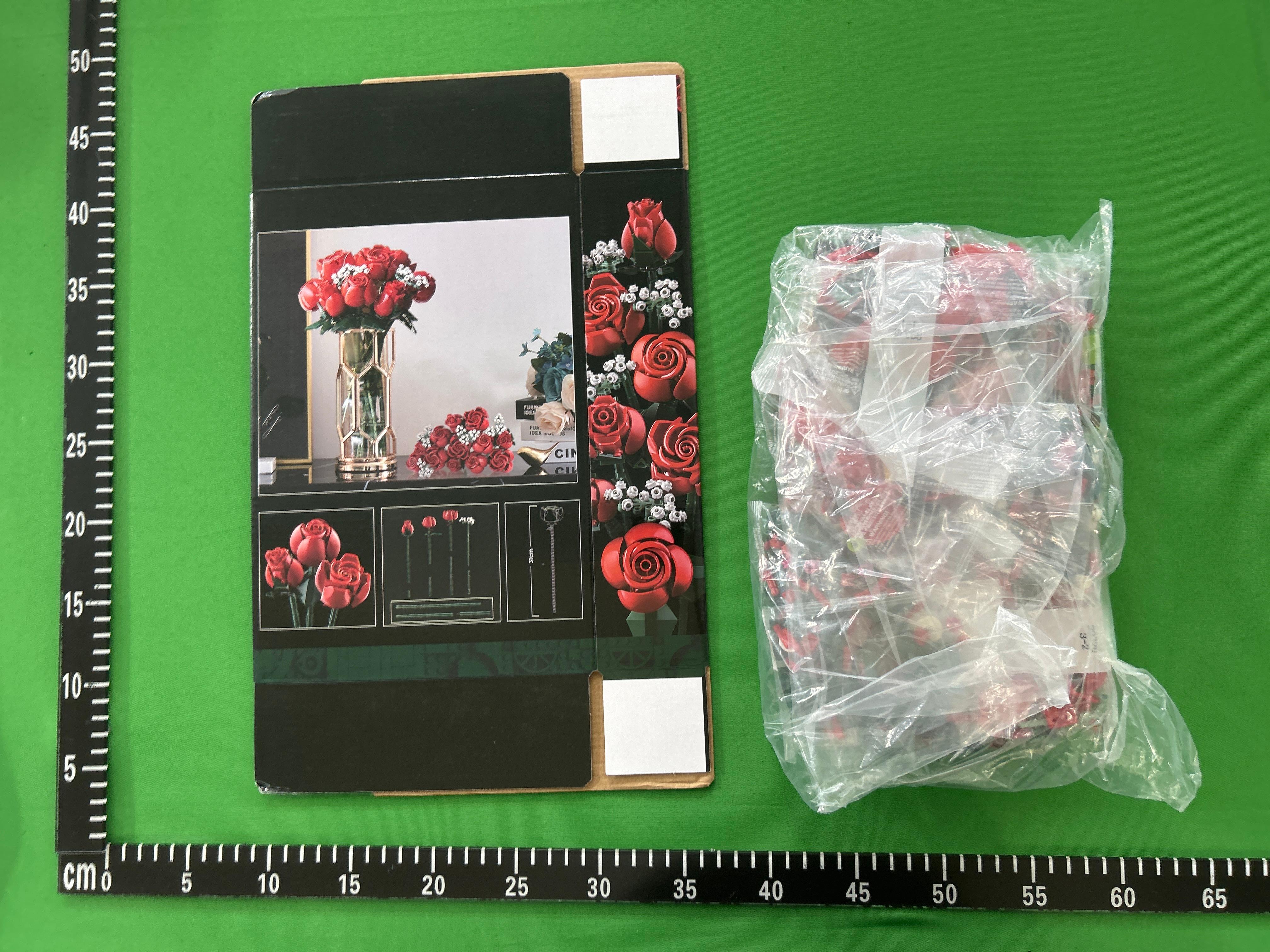 Foto QC 6 de LEGO Botanicals Bouquet of Pink Roses Building Set