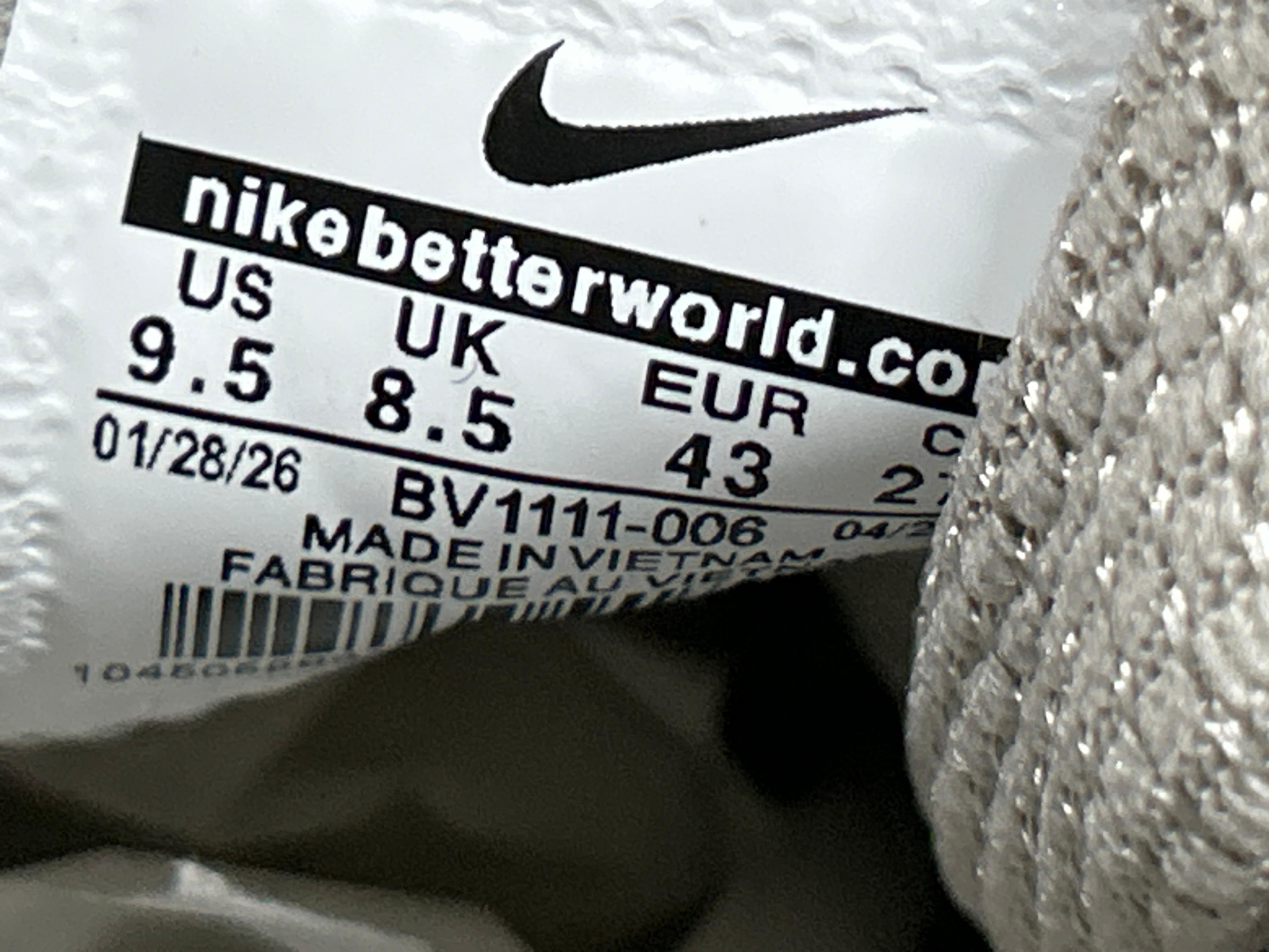 Foto QC 8 de Nike Shox R4 Barely Rose Metallic Platinum AR3565-600