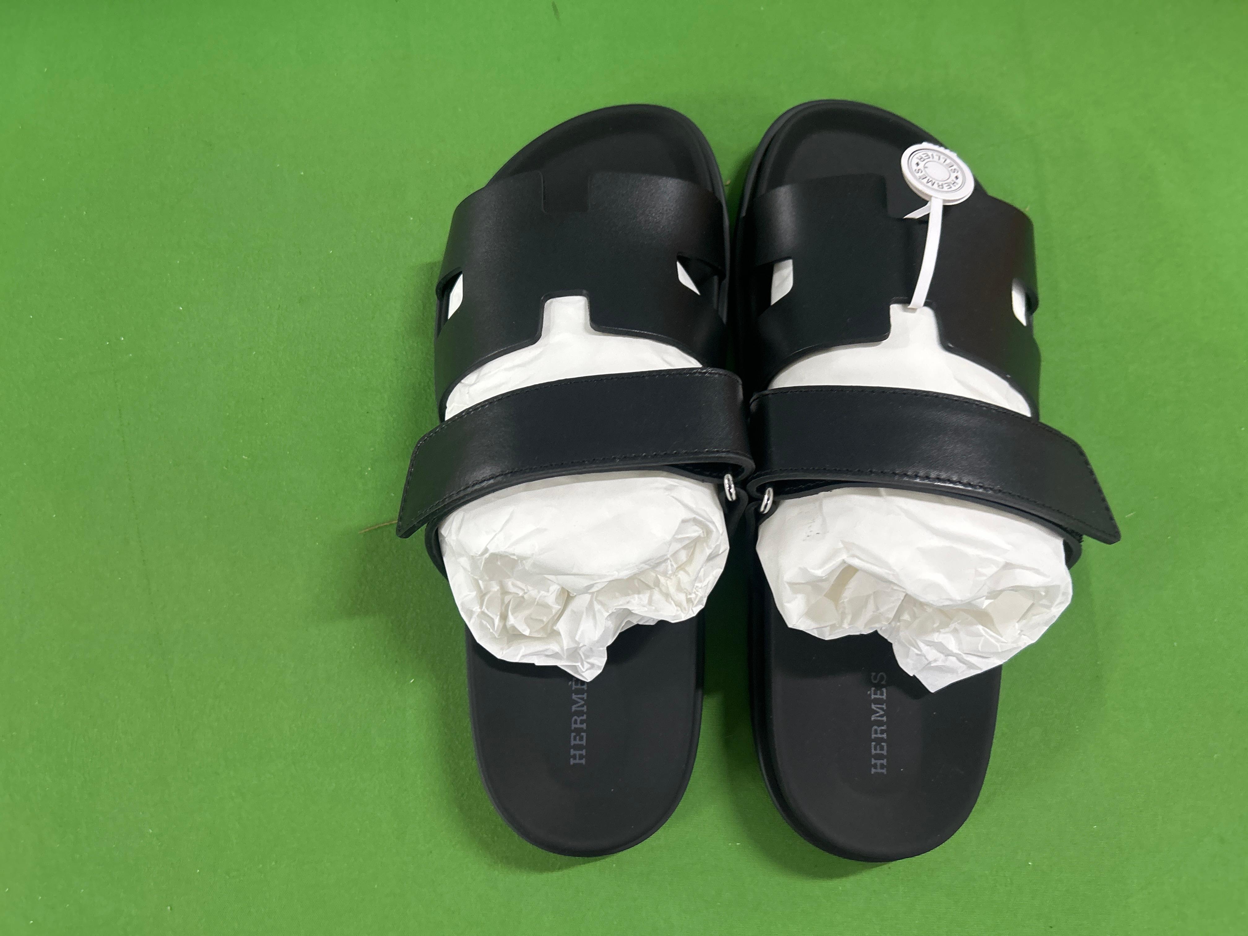 Foto QC 3 de Hermes Chypre Suede Sandals Navy Blue