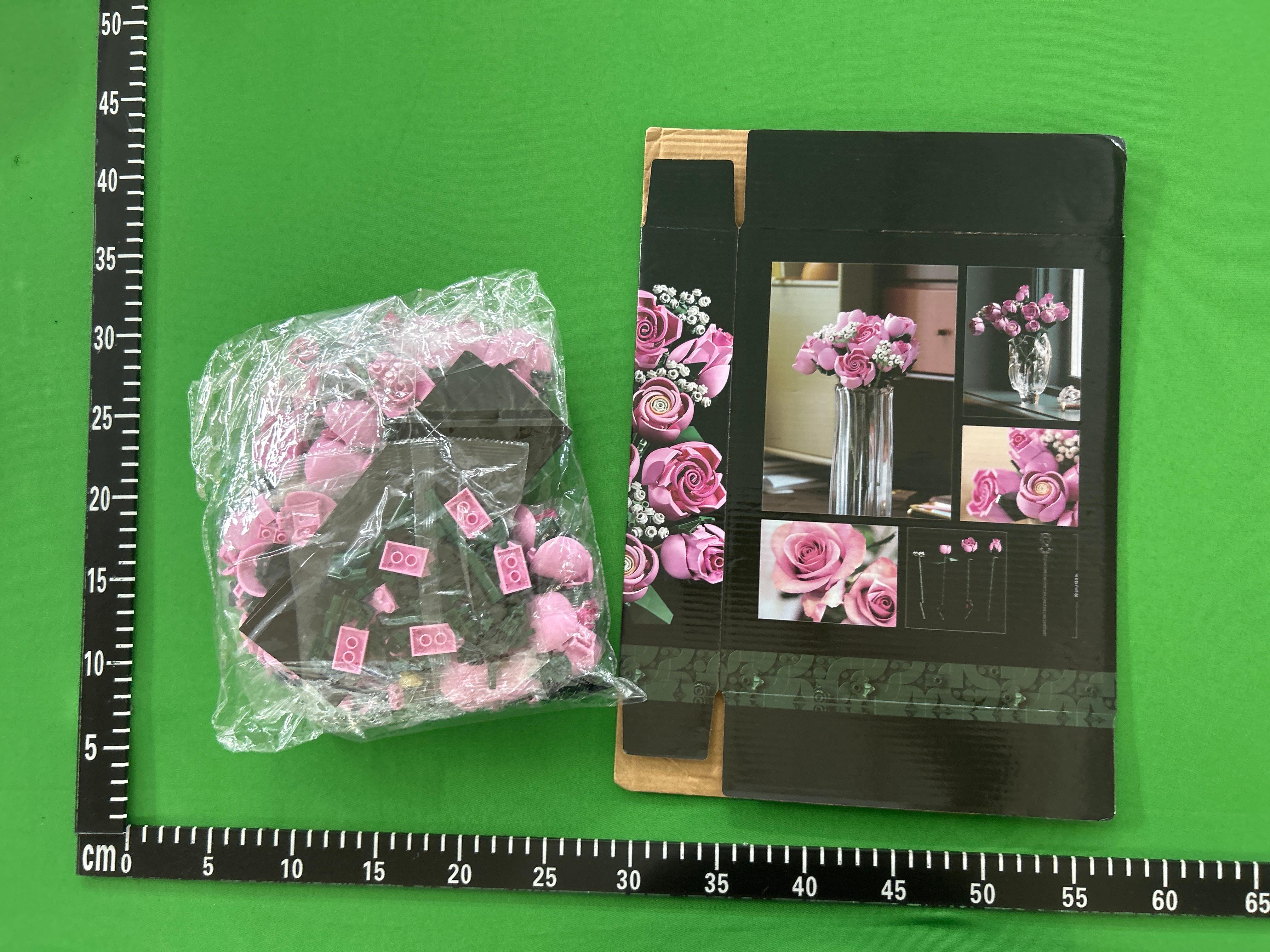Foto QC 4 de LEGO Botanicals Bouquet of Pink Roses Building Set