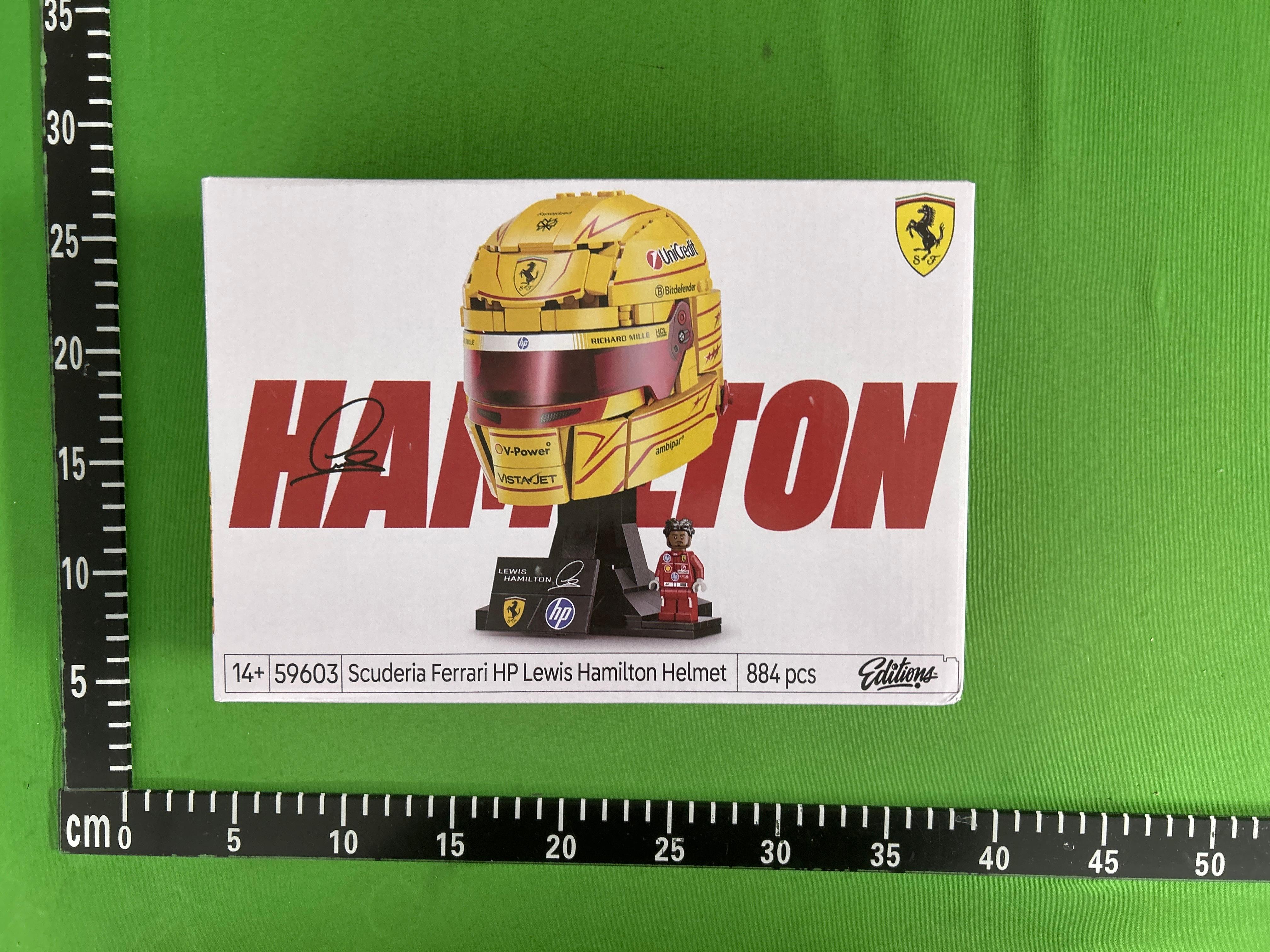 Foto QC 2 de LEGO Editions Scuderia Ferrari HP Lewis Hamilton Helmet 43022 Plastic Building Block Toy Set