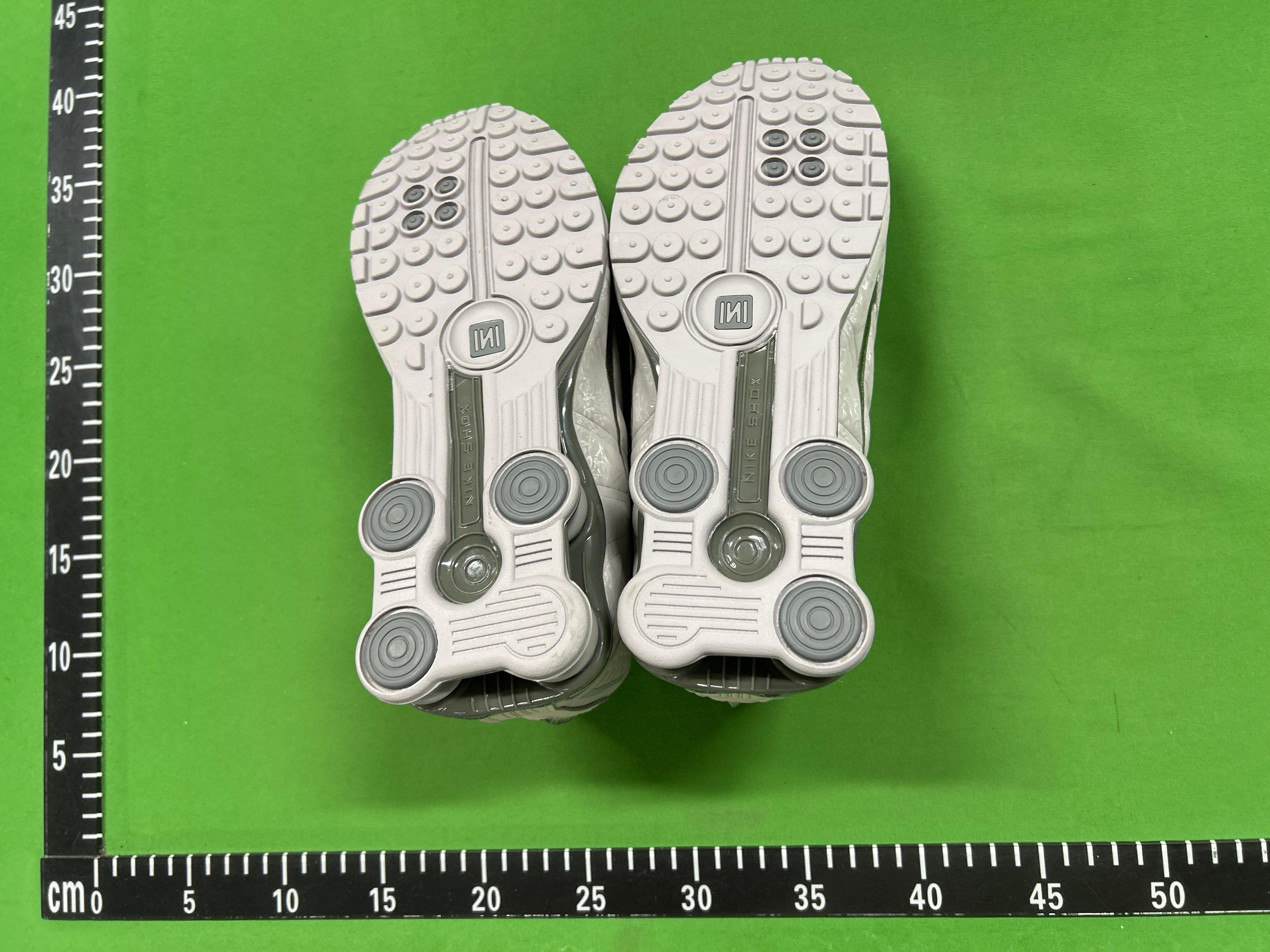 Foto QC 6 de Nike Shox R4 Barely Rose Metallic Platinum AR3565-600