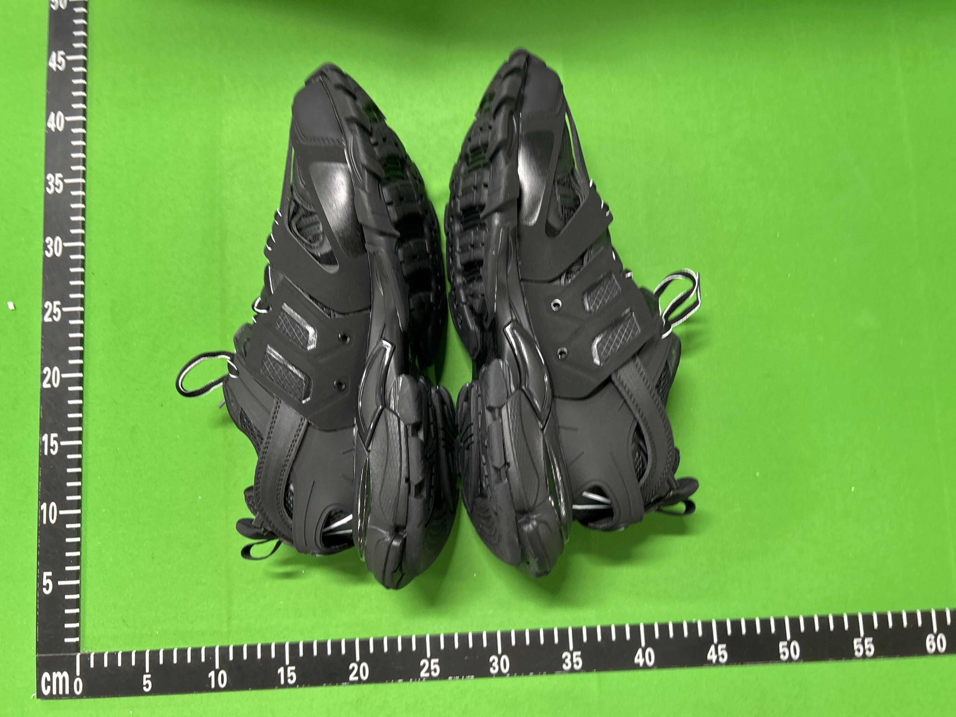 Foto QC 4 de Balenciaga Track Mesh Nylon Sneakers Black White 542436 W1GB1 2045
