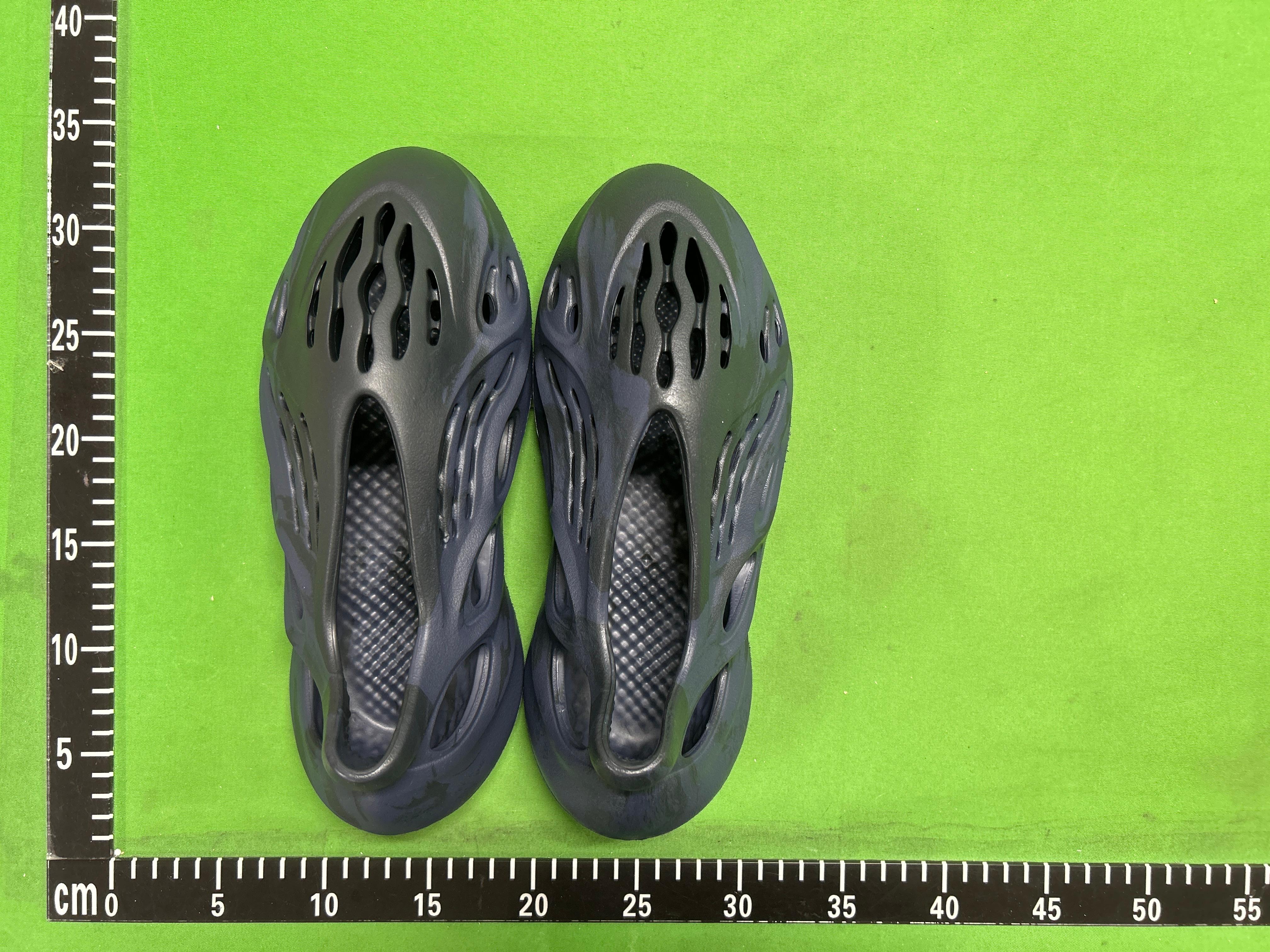 Foto QC 1 de adidas Yeezy Slide Foam Onyx