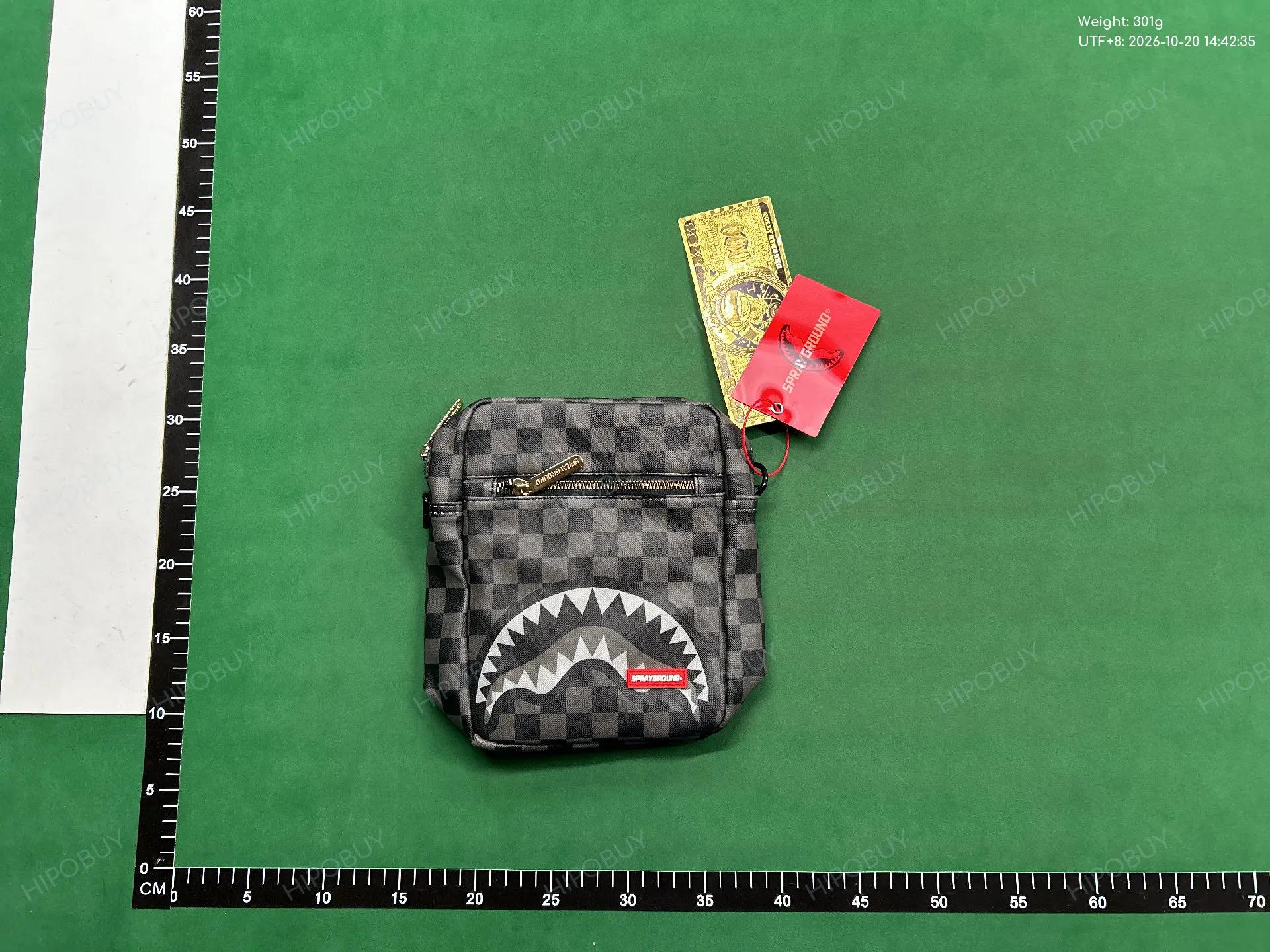 Foto QC 1 de Sprayground Shark Backpack Checkerboard