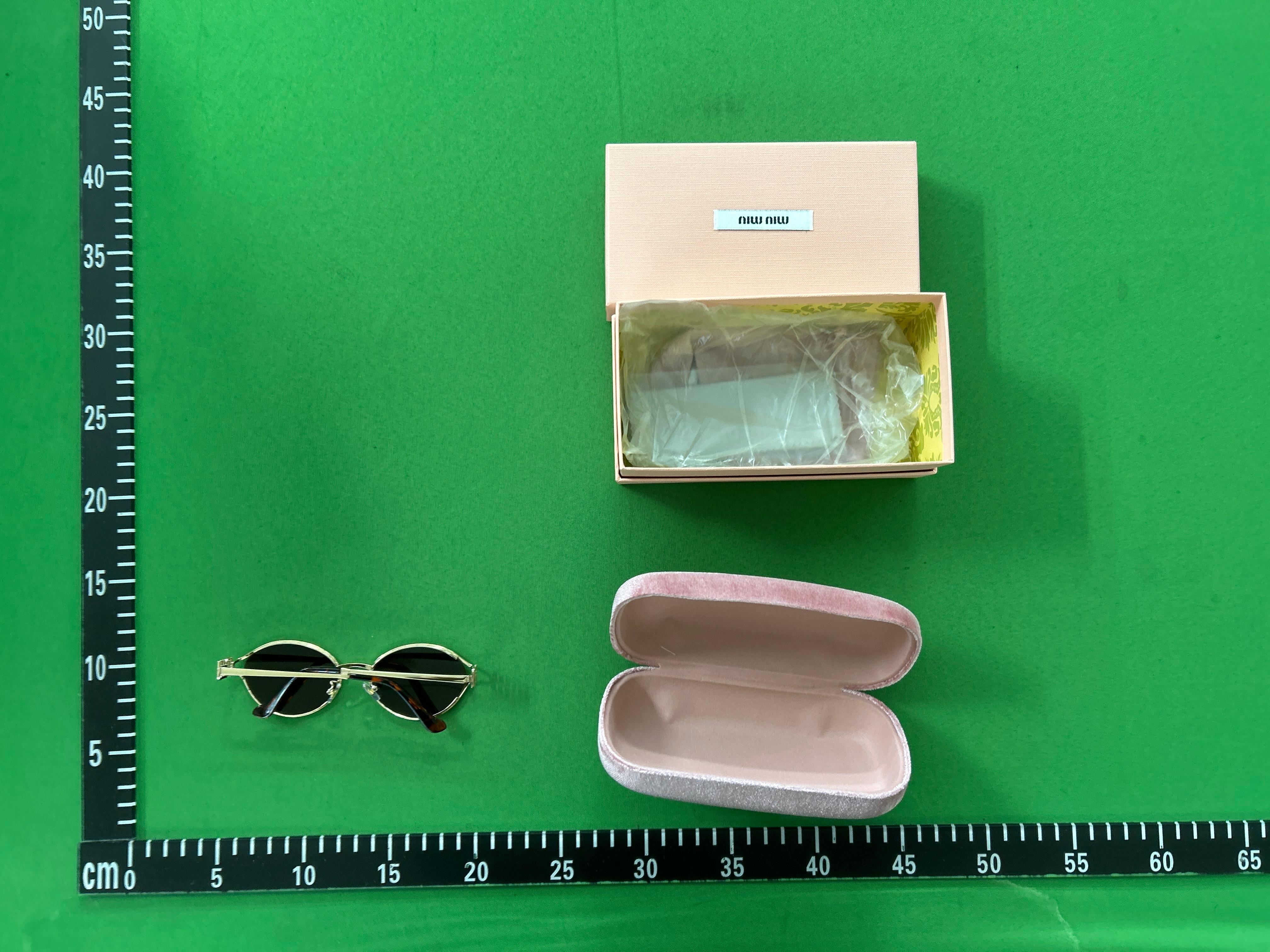 Foto QC 2 de Miu Miu Oval-Frame Metal Sunglasses Gold Brown (MU52SS)
