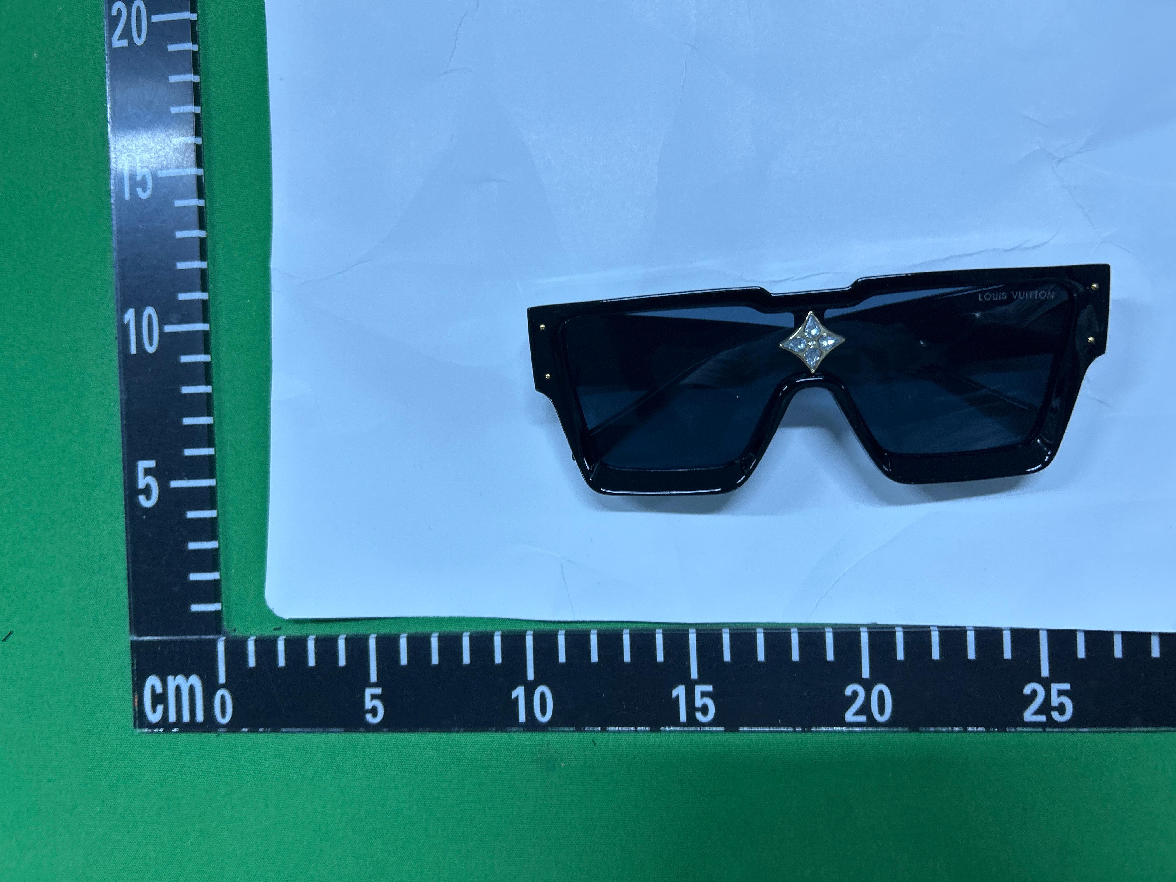 Foto QC 3 de Louis Vuitton Waimea Acetate Sunglasses Havana Grey Monogram (Z1083W)